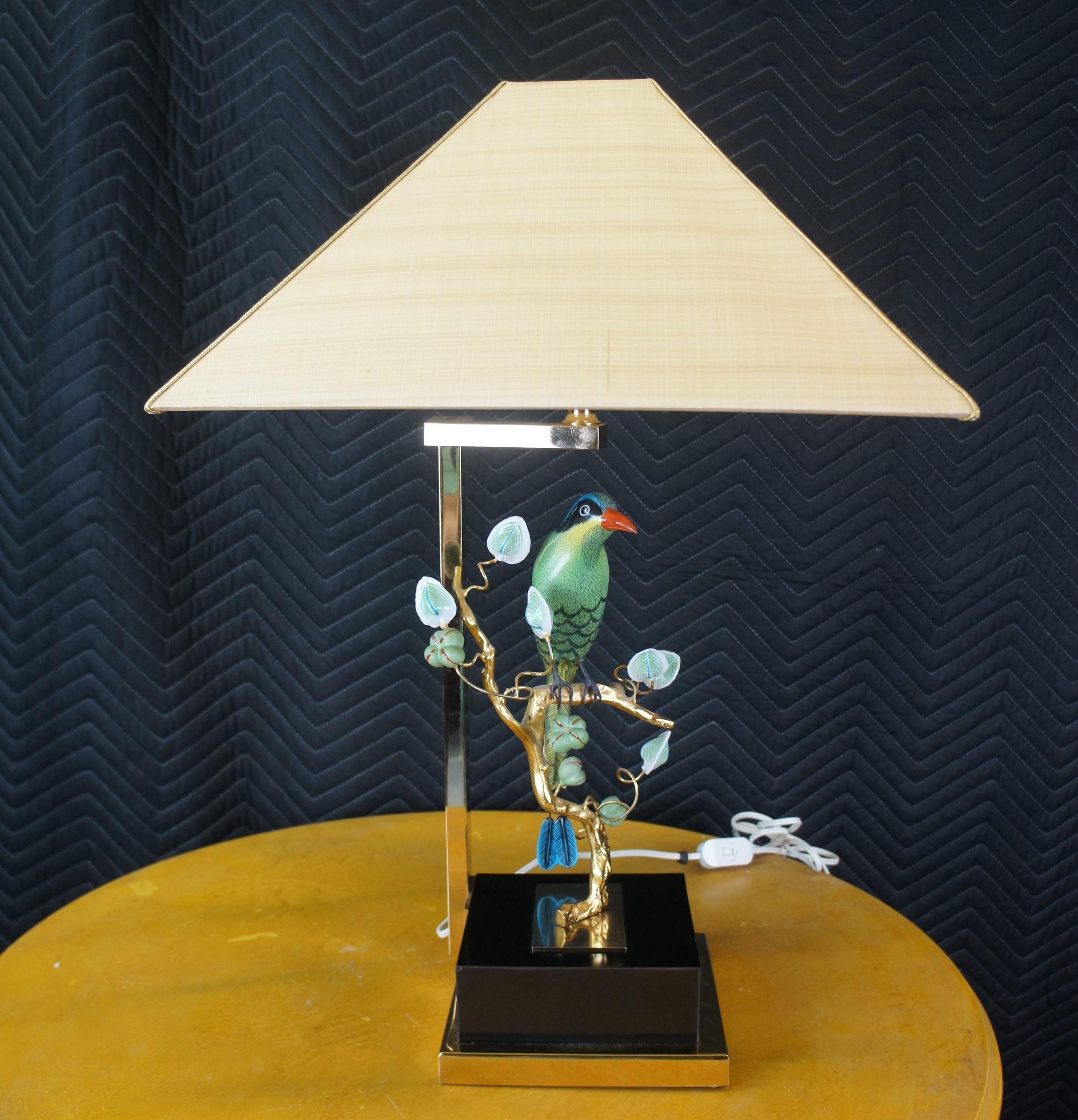 Late 20th Century Midcentury Mangani Oggetti Gold Plated Italian Sculptural Porcelain Parrot Lamp For Sale