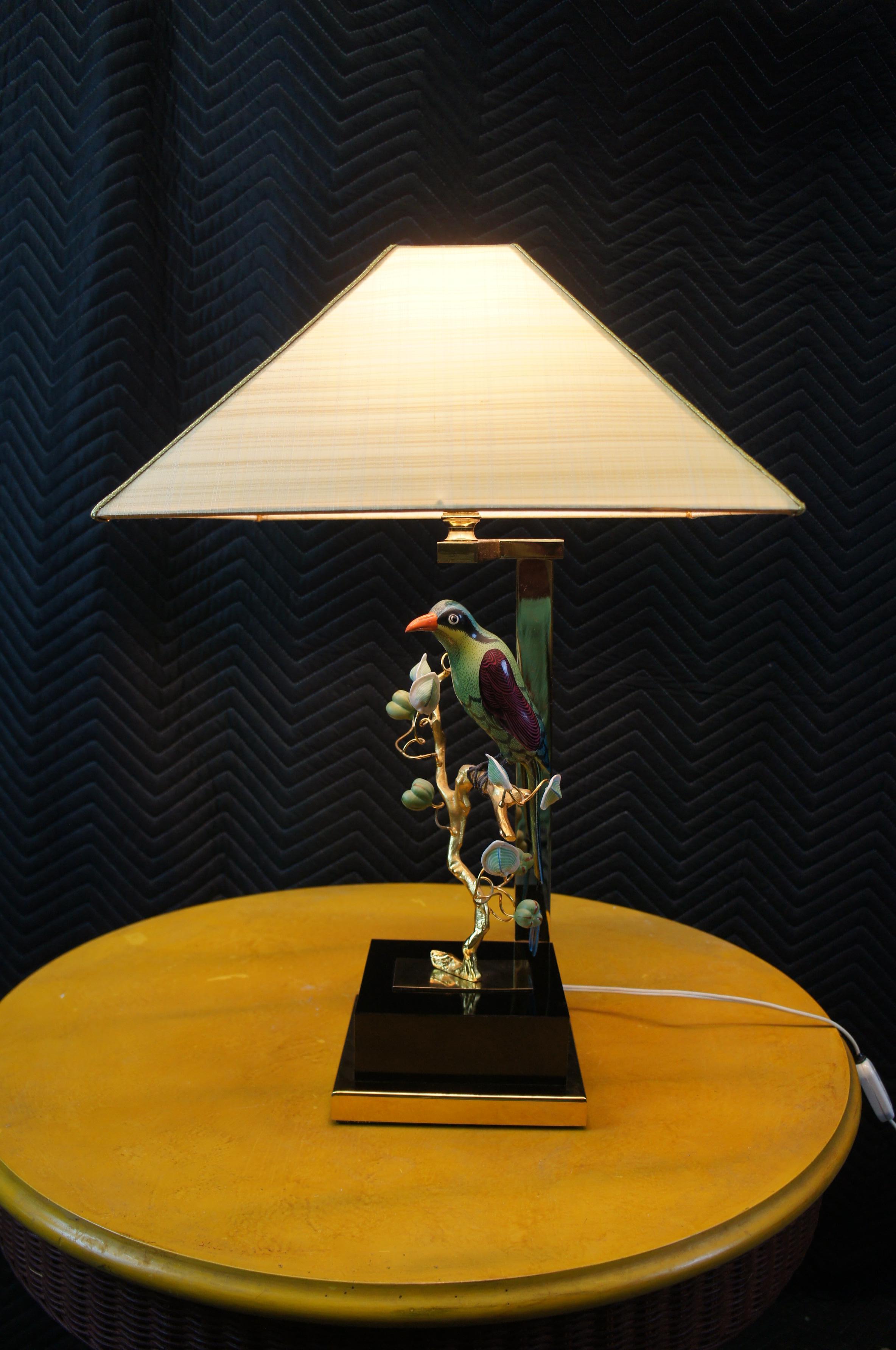 Midcentury Mangani Oggetti Gold Plated Italian Sculptural Porcelain Parrot Lamp For Sale 3