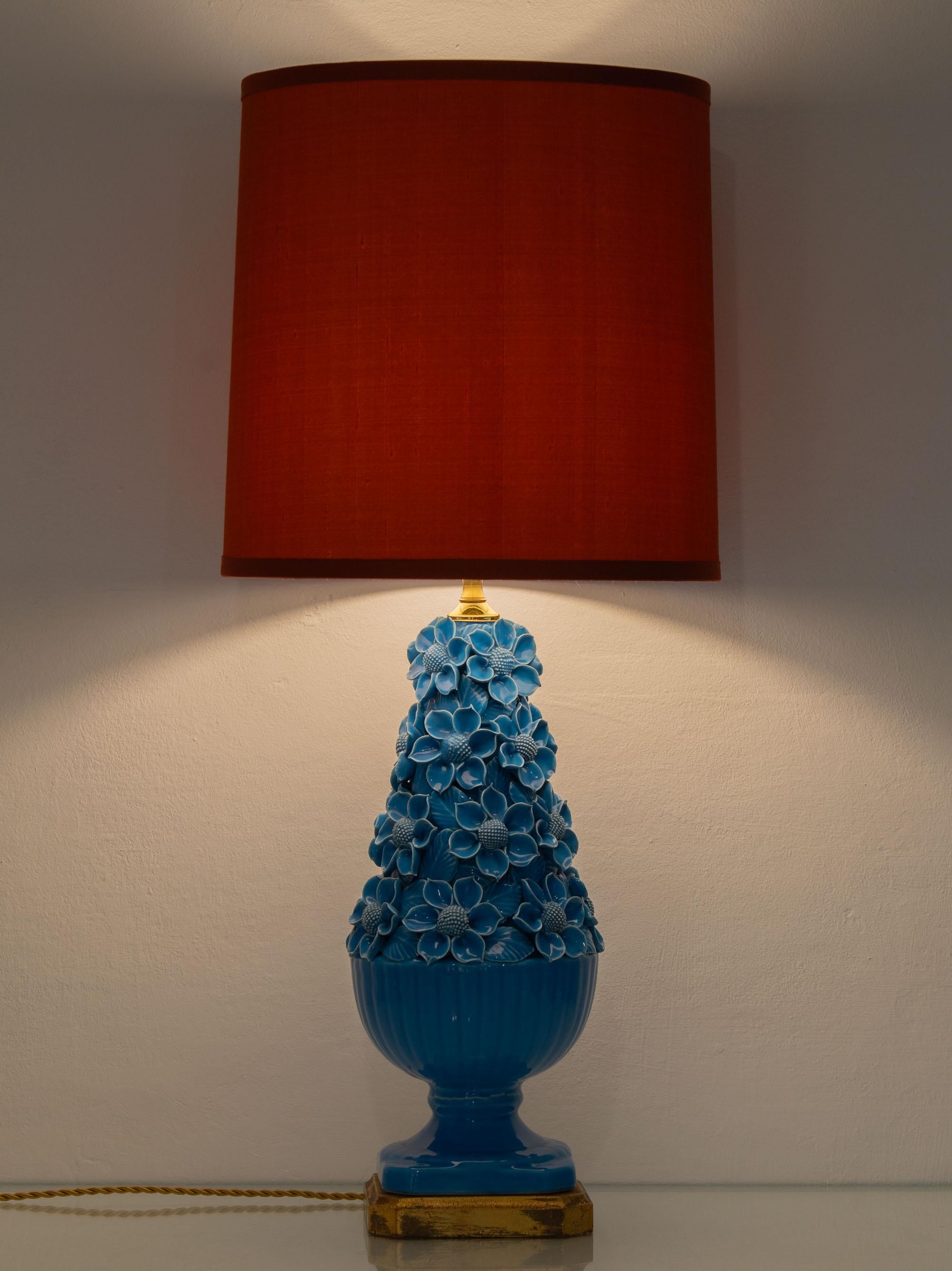 Lampe de table Manises du milieu du siècle en céramique émaillée turquoise, abat-jour en soie neuf Bon état - En vente à AMSTERDAM, NL