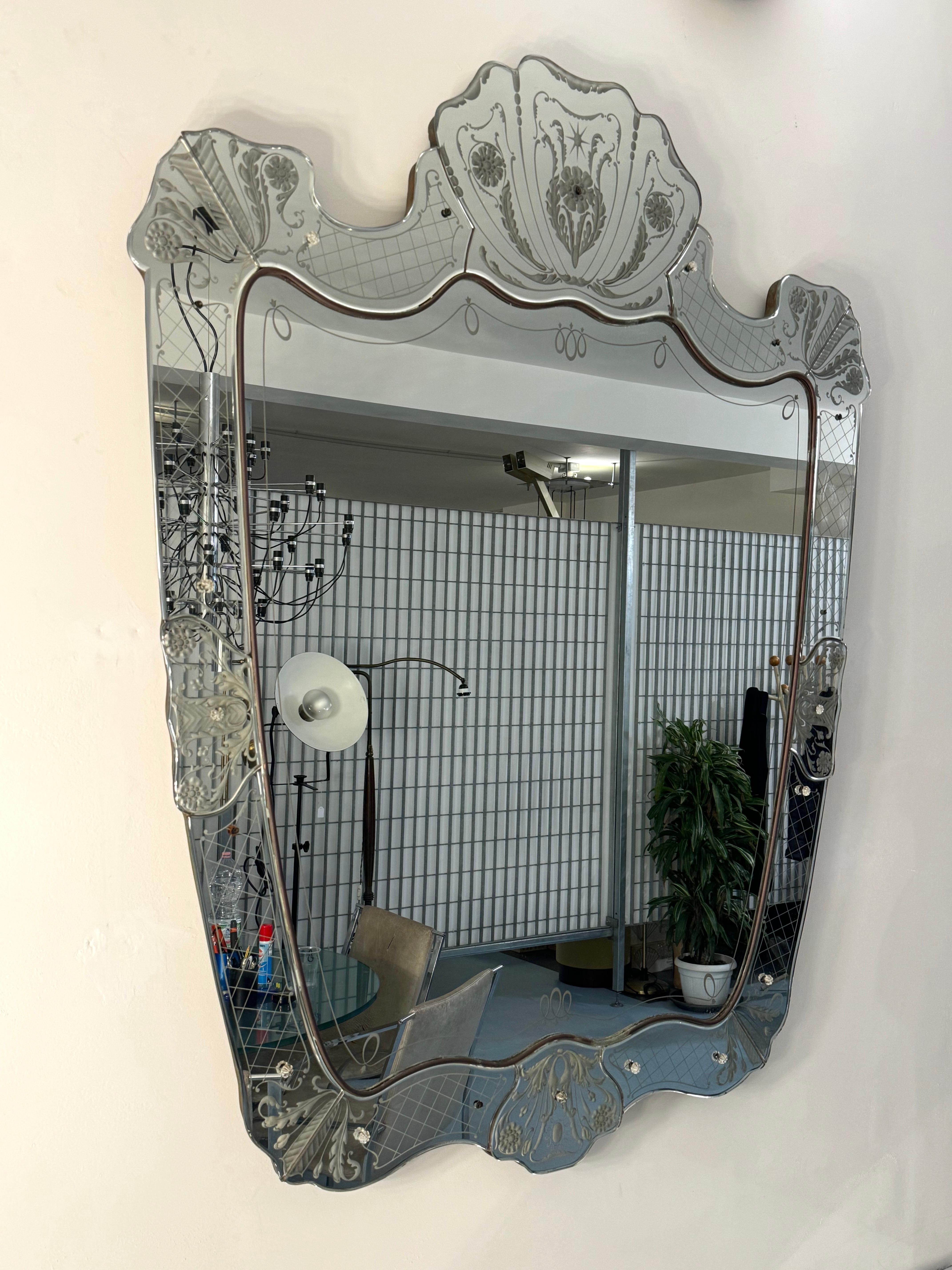 Mid-Century manner of Pietro Chiesa for Fontana Arte large mirror. Italy 1940s For Sale 5