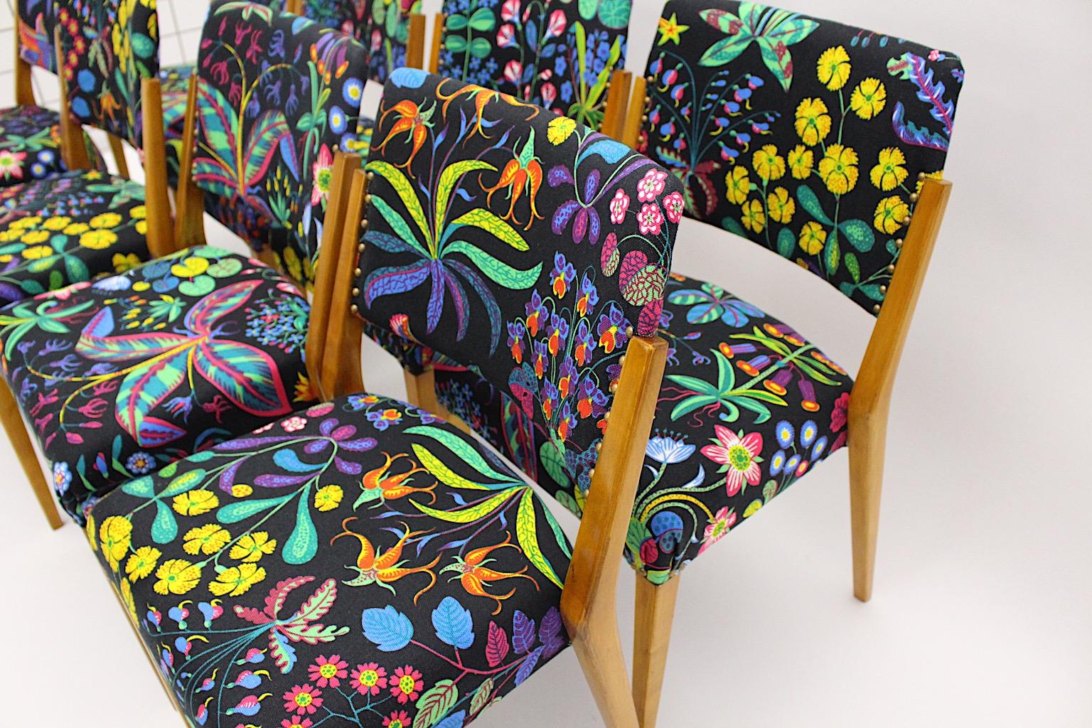Modernist Maple Josef Frank Fabric Eight Dining Chairs Karl Schwanzer, 1950s For Sale 2