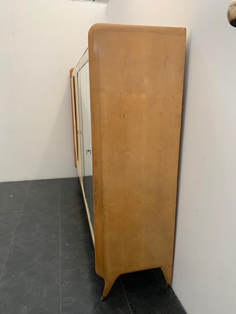 Midcentury Maple Wardrobe with Brass Tips In Good Condition For Sale In Montelabbate, PU