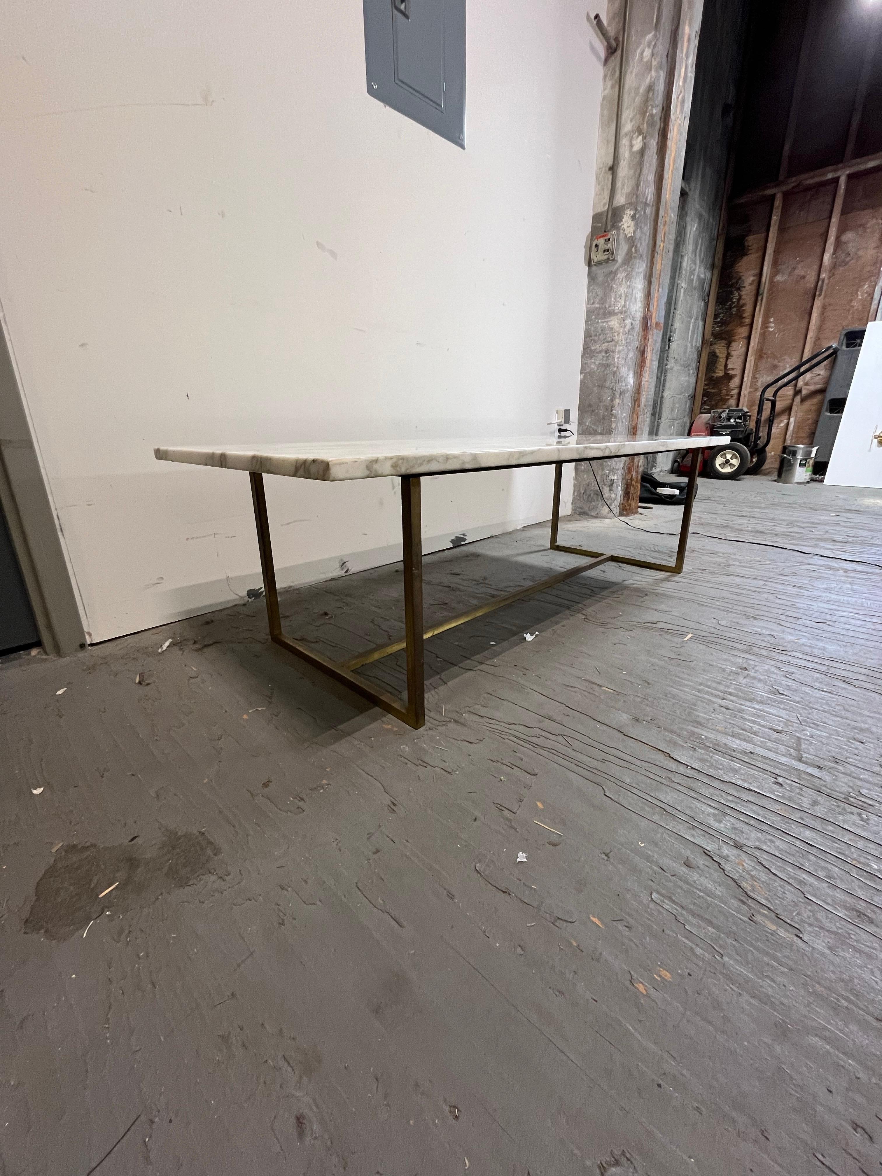Table basse en marbre du milieu du siècle en vente 1