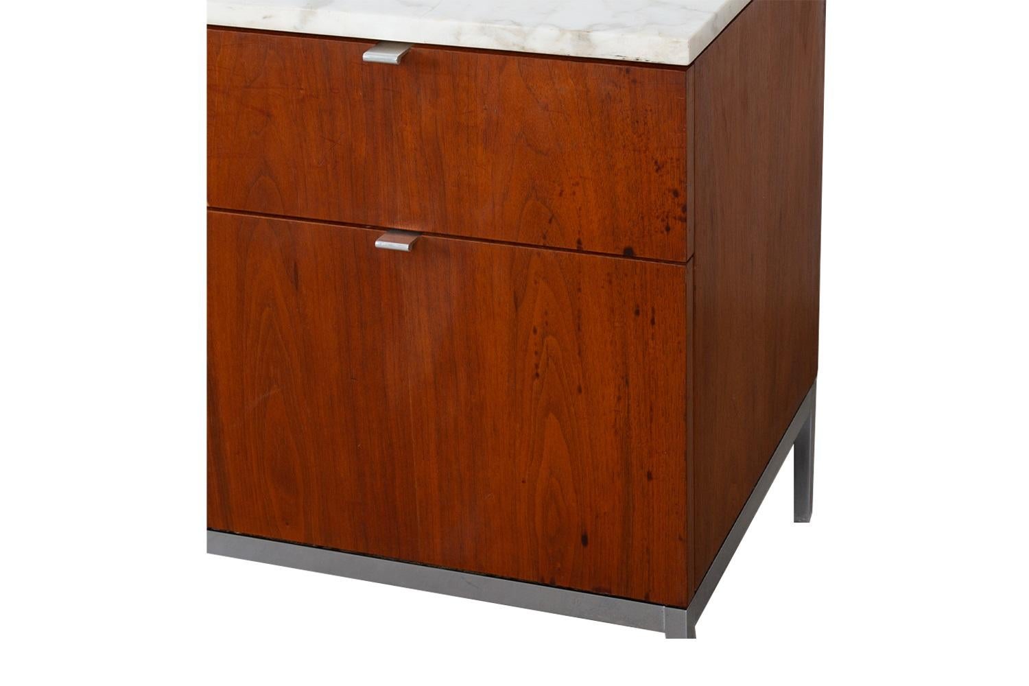 Archivador Credenza Ejecutivo Florence Knoll de Mármol de Mediados de Siglo Estadounidense