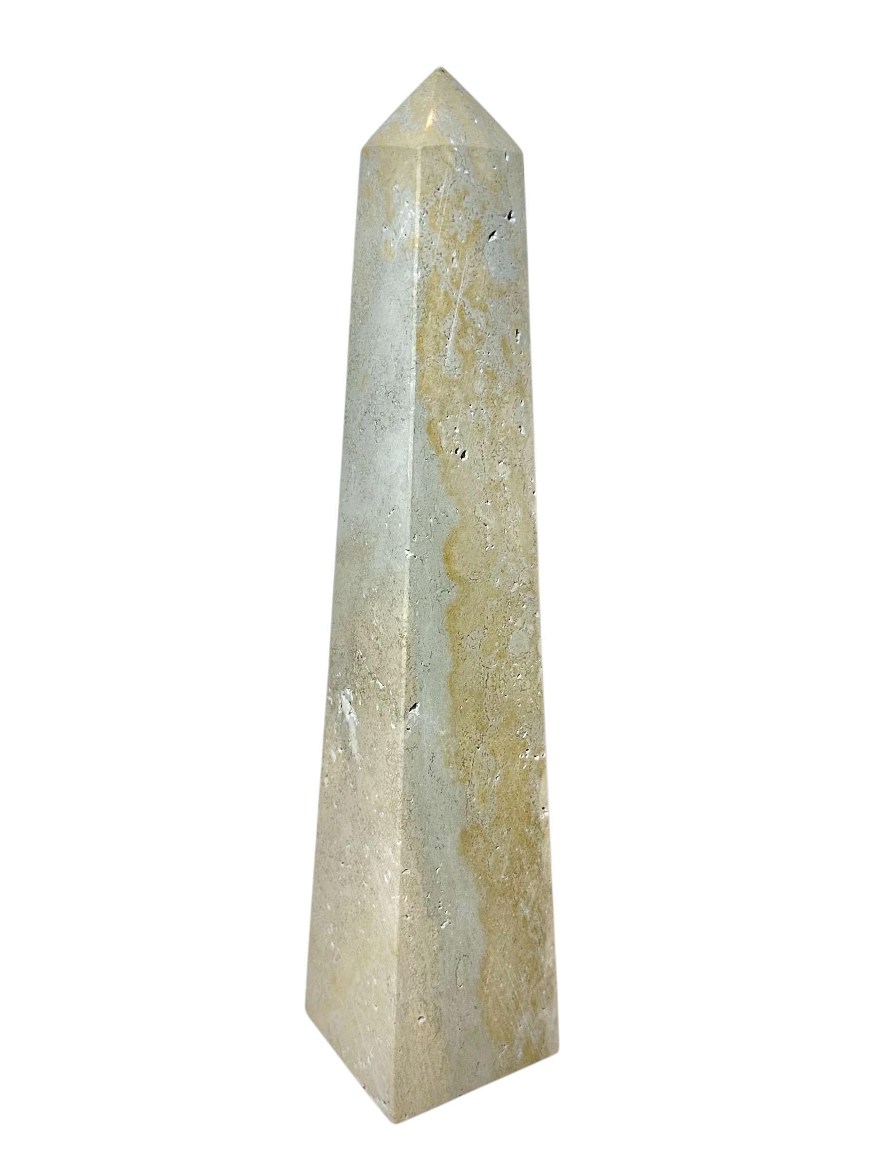 Fine XX secolo Obelisco in marmo di metà secolo in vendita