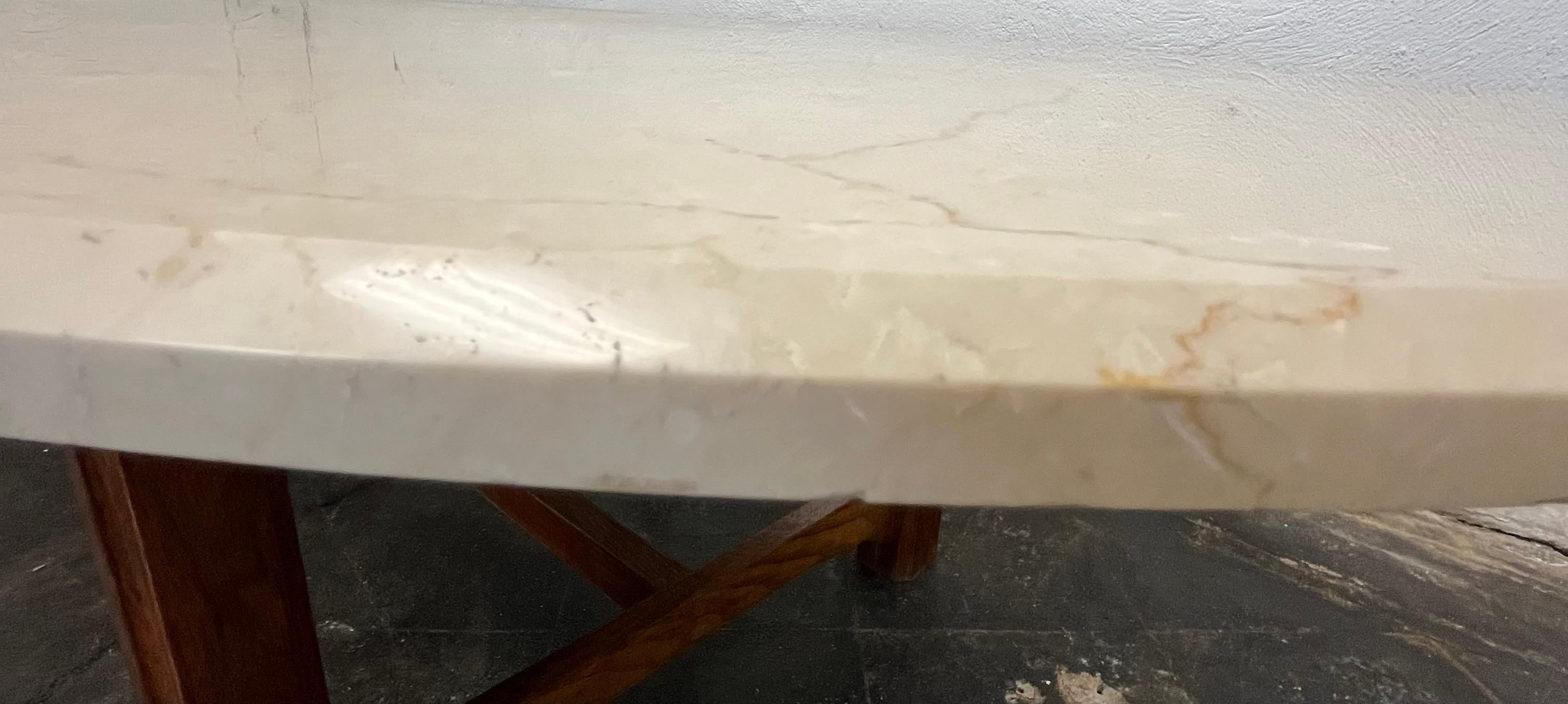 Table basse ovale en marbre du milieu du siècle en vente 1