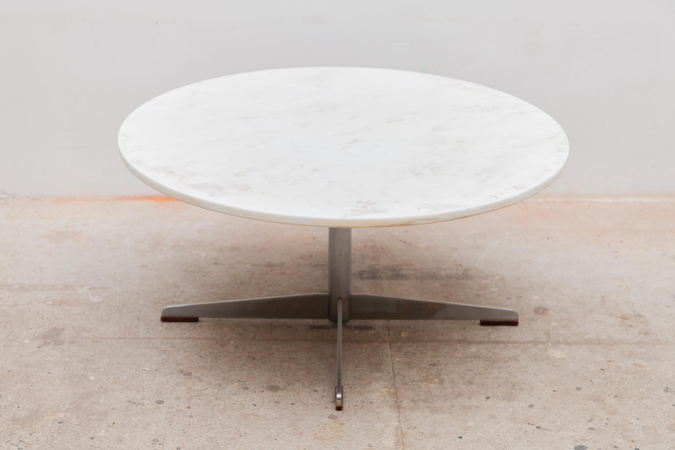 Round Carrara marble coffee table in style of Florence Knoll for Knoll. This design is an architectural classic with the knife-edge bevel and chrome pedestal base. In original good condition.