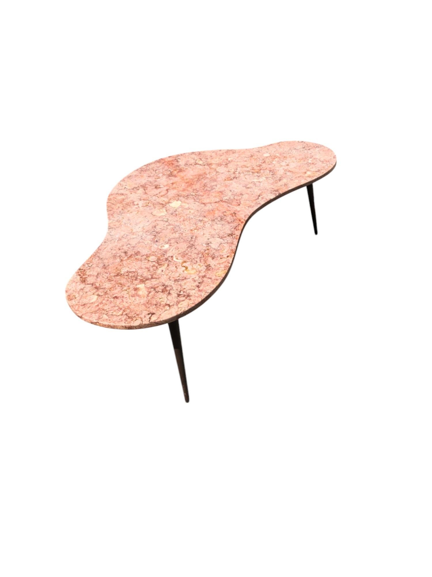 Table basse biomorphe du milieu du siècle à plateau en marbre en vente 6