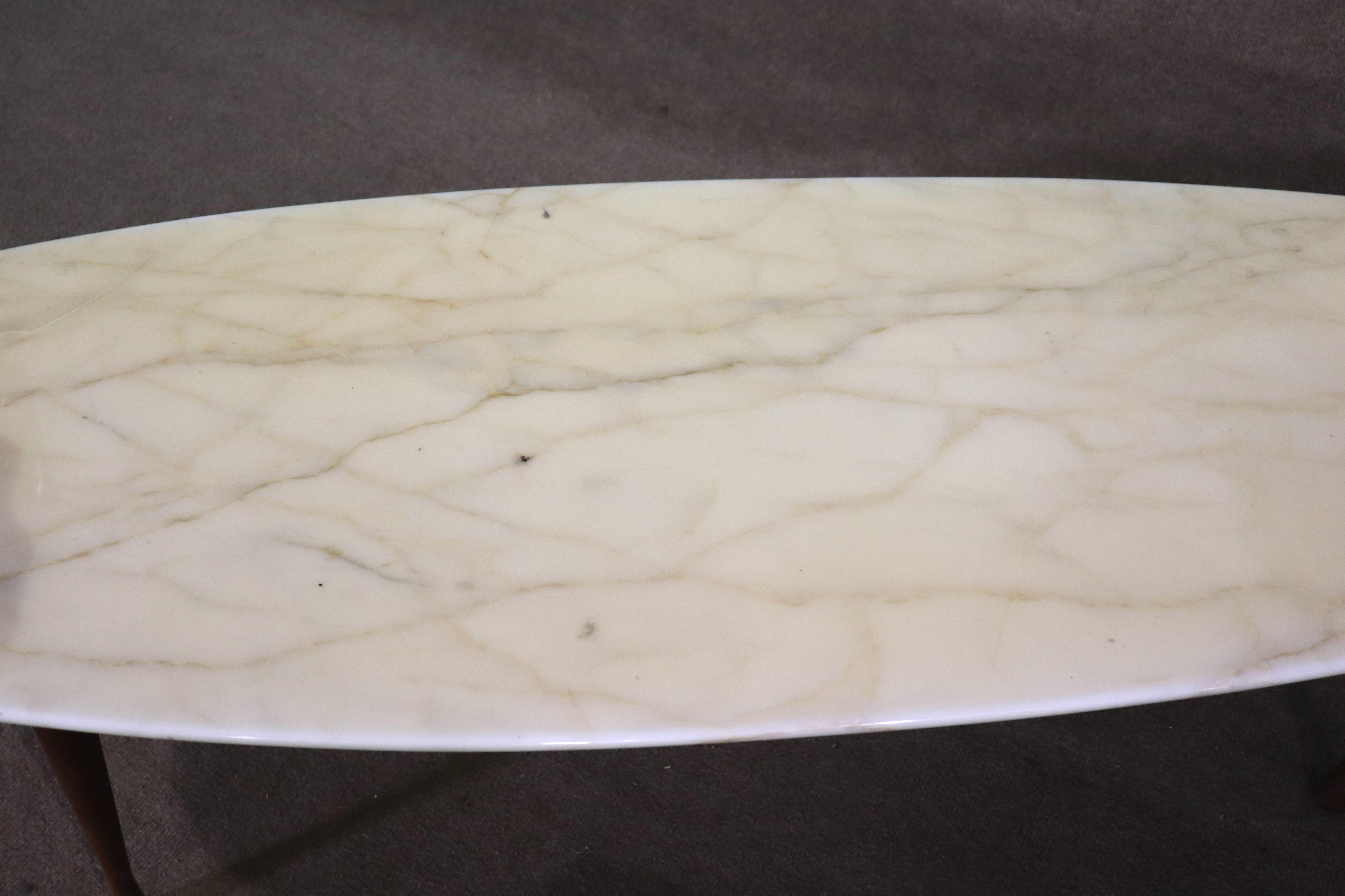20ième siècle Table basse à plateau en marbre du milieu du siècle en vente