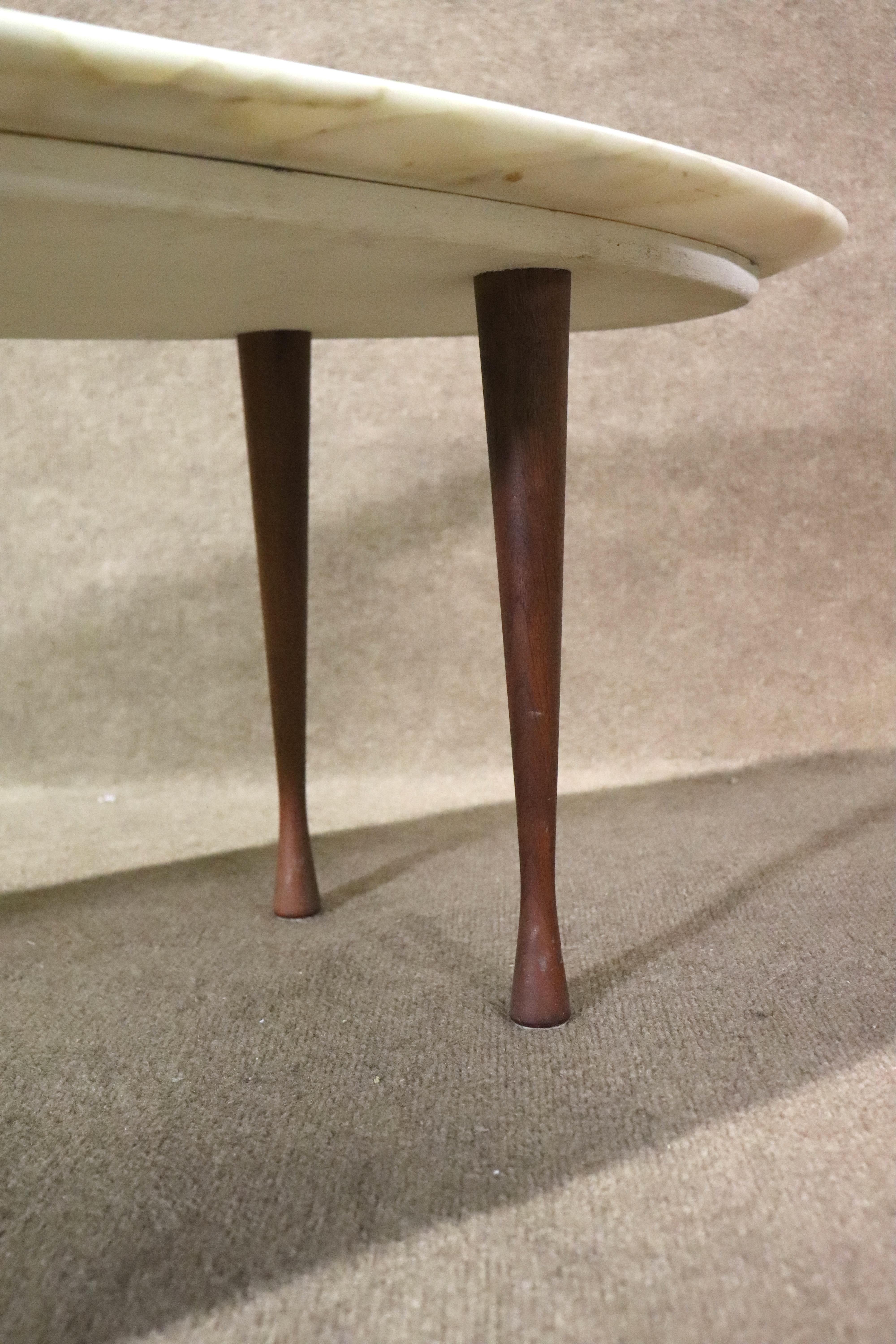 Table basse à plateau en marbre du milieu du siècle en vente 1