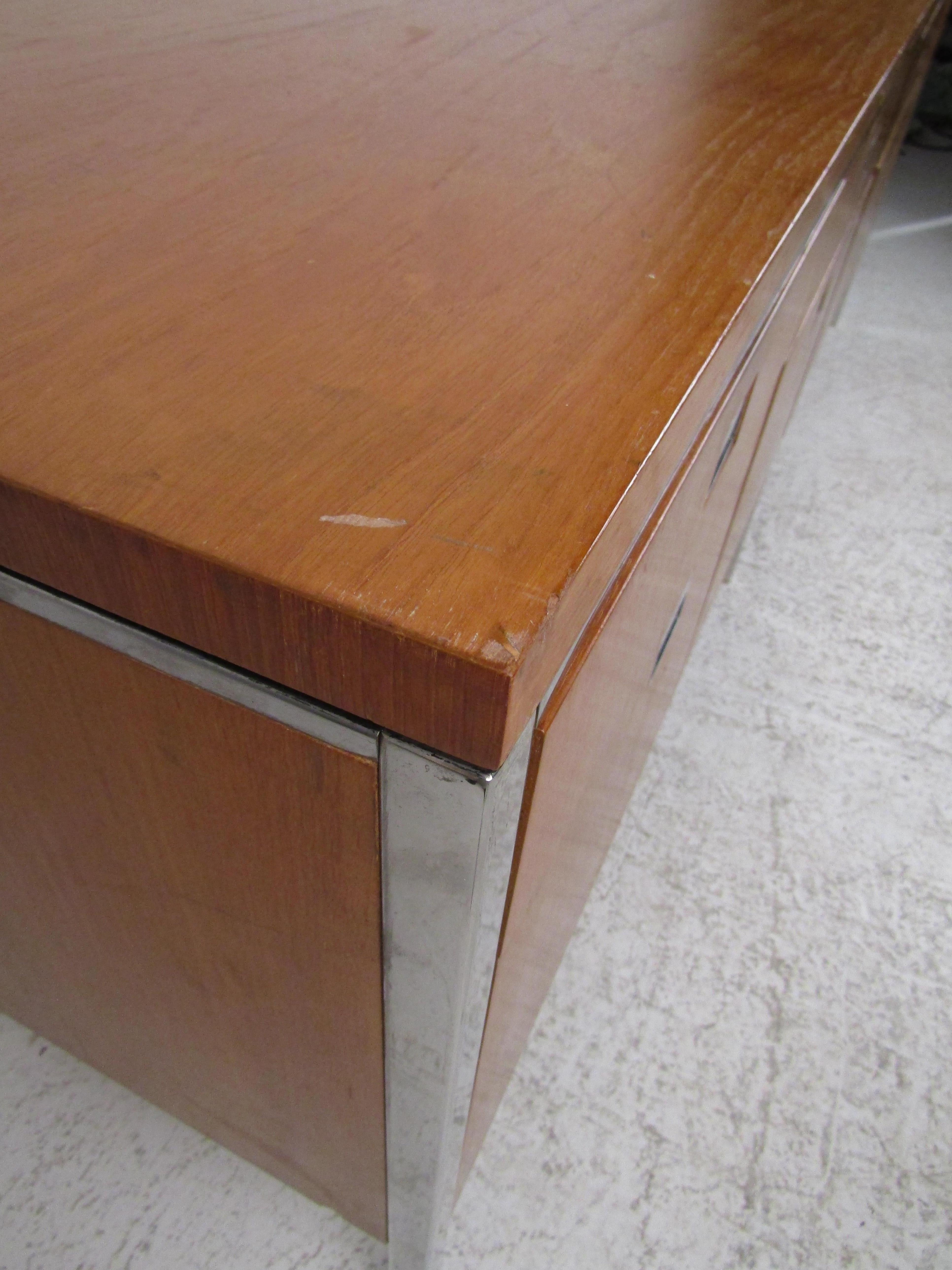 Midcentury Marble-Top Dresser by Gordon Bunshaft 12