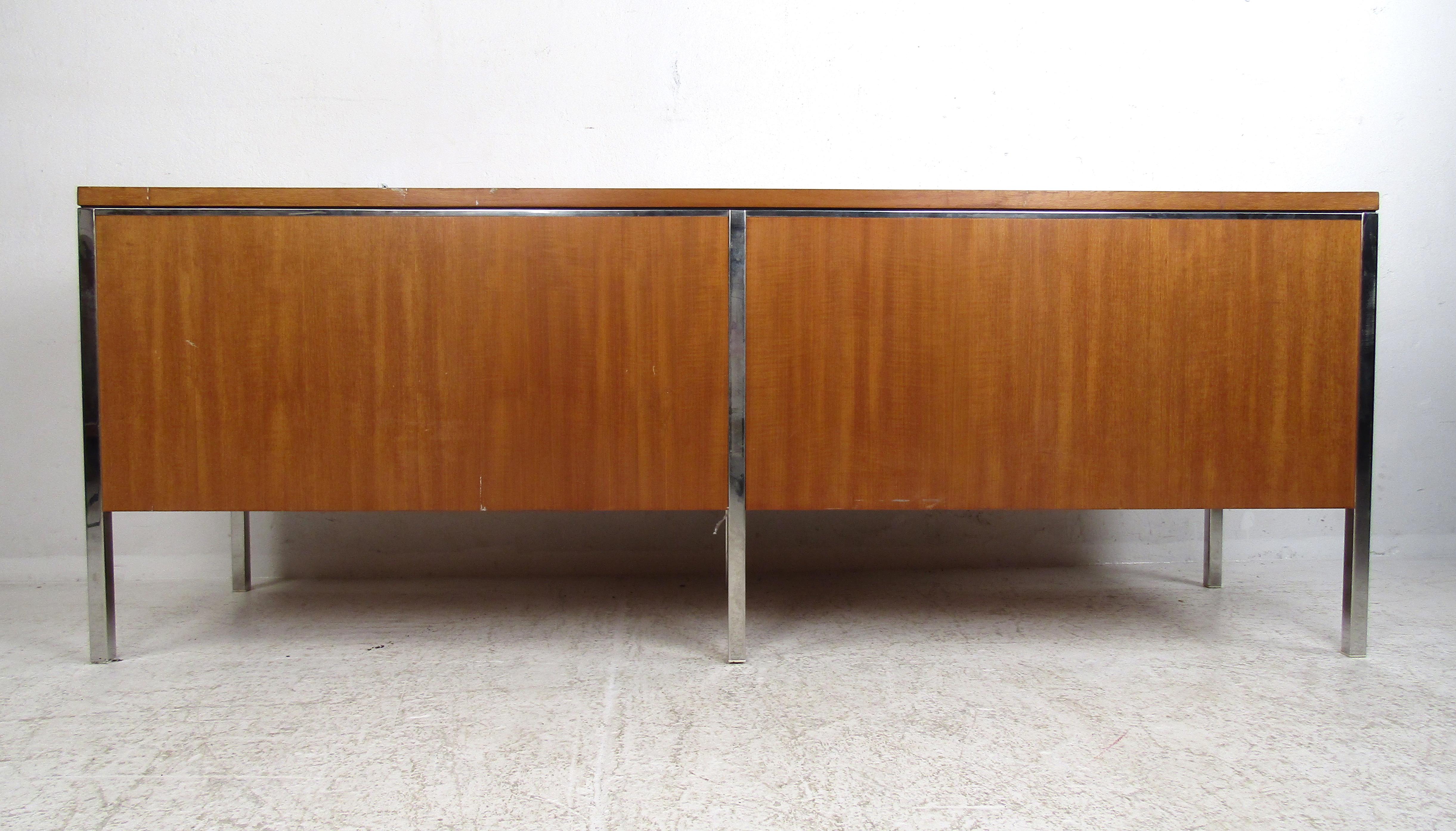 Mid-20th Century Midcentury Marble-Top Dresser by Gordon Bunshaft