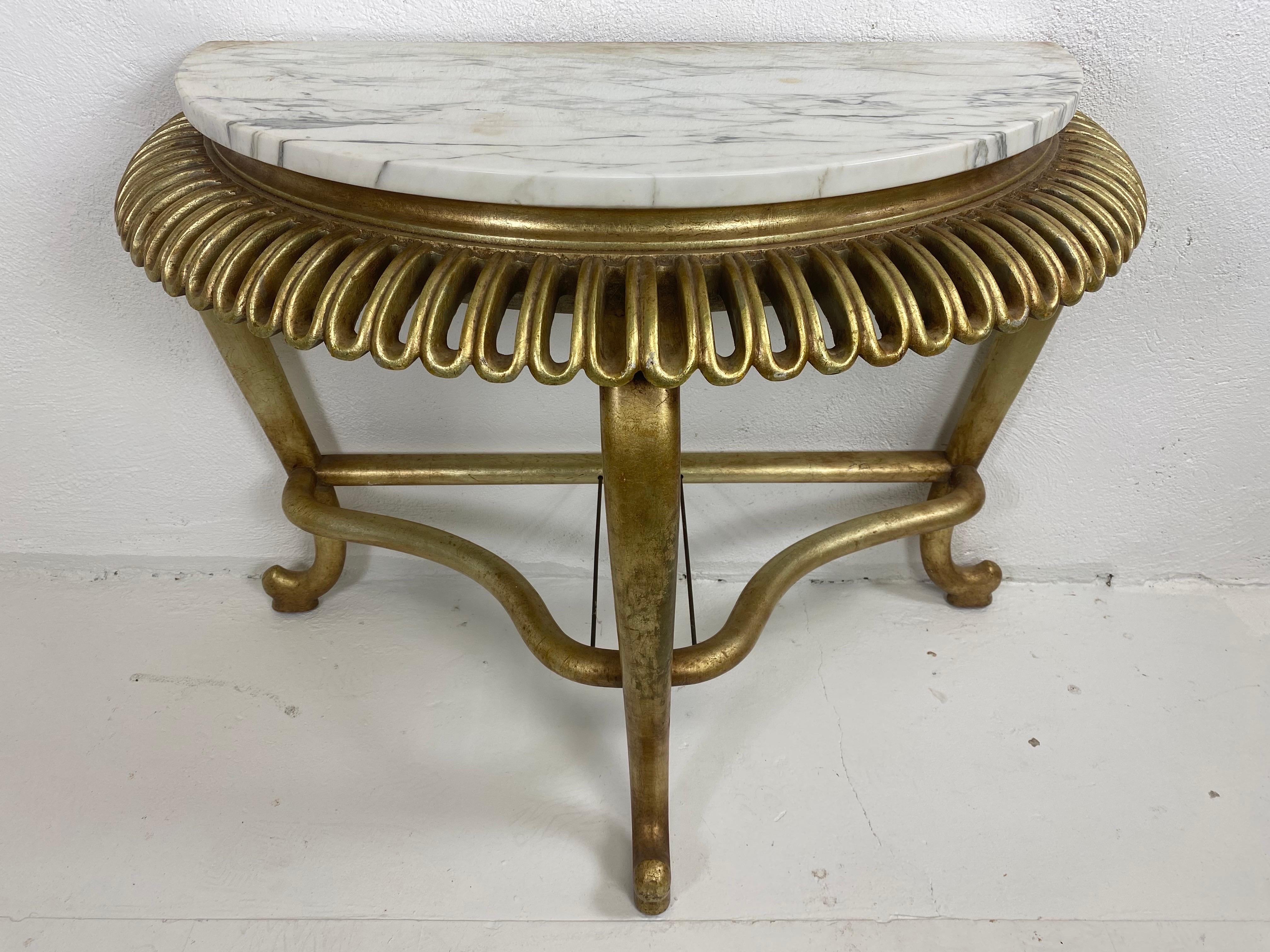 Legno Console Hollywood Regency di metà secolo con ripiano in marmo in vendita