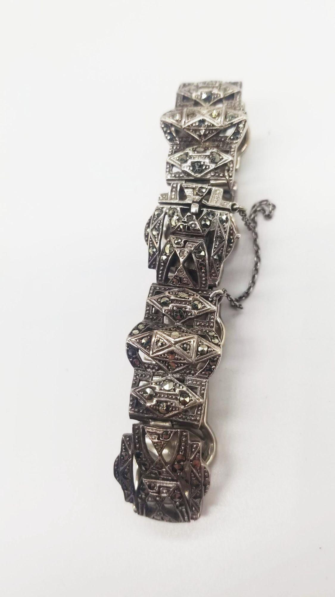 Ensemble de bijoux Marcasite du milieu du siècle, broche, bracelet, boucles d'oreilles à clip en vente 7