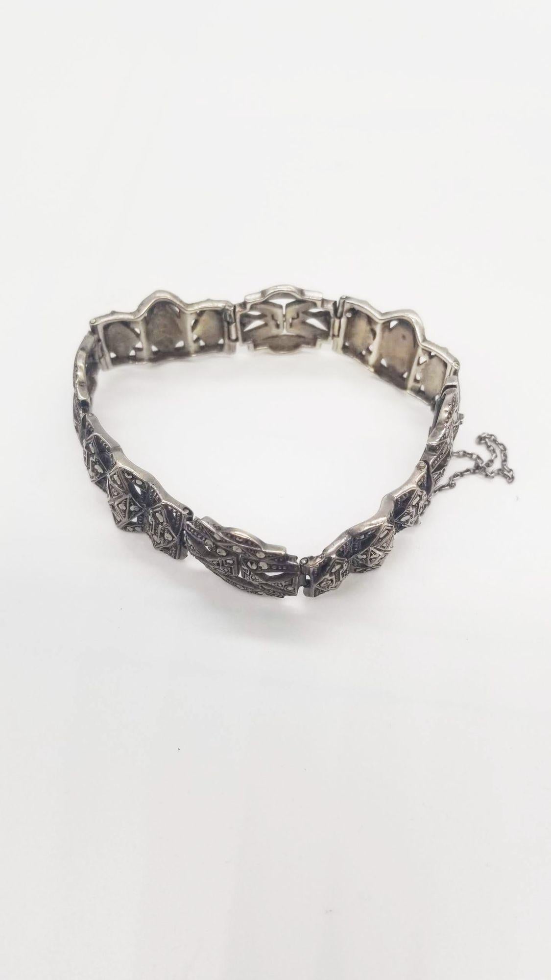 Ensemble de bijoux Marcasite du milieu du siècle, broche, bracelet, boucles d'oreilles à clip en vente 8