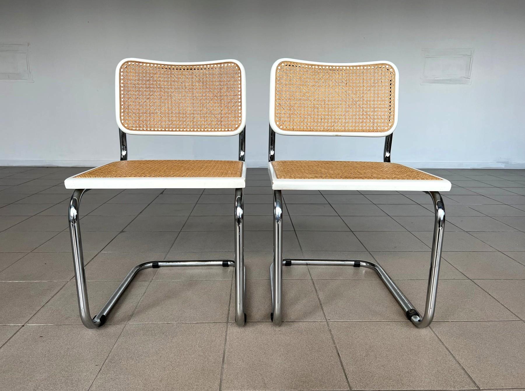 italien Paire de chaises Cane Cantilver du milieu du siècle de Marcel Breuer en vente