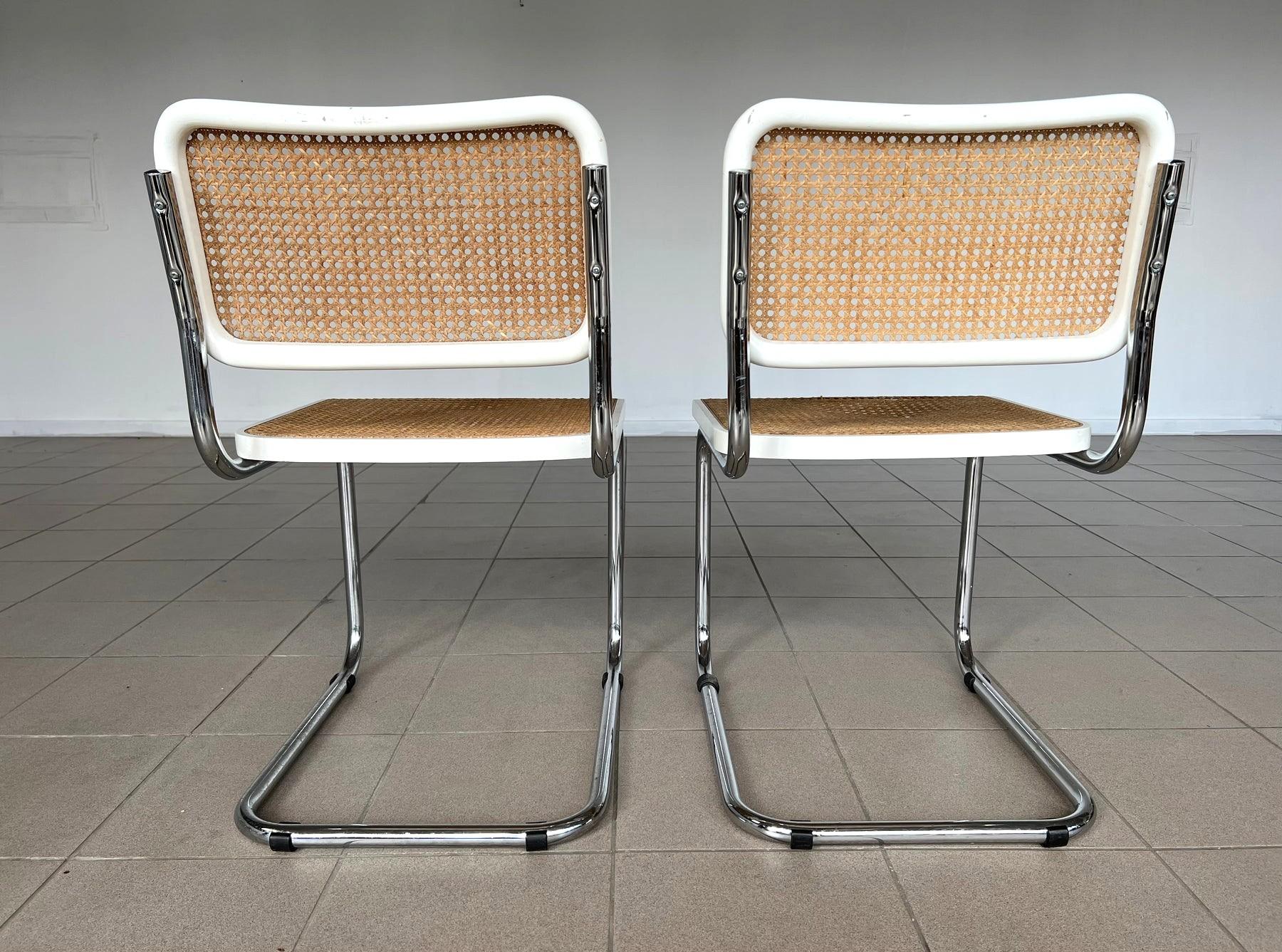 20ième siècle Paire de chaises Cane Cantilver du milieu du siècle de Marcel Breuer en vente