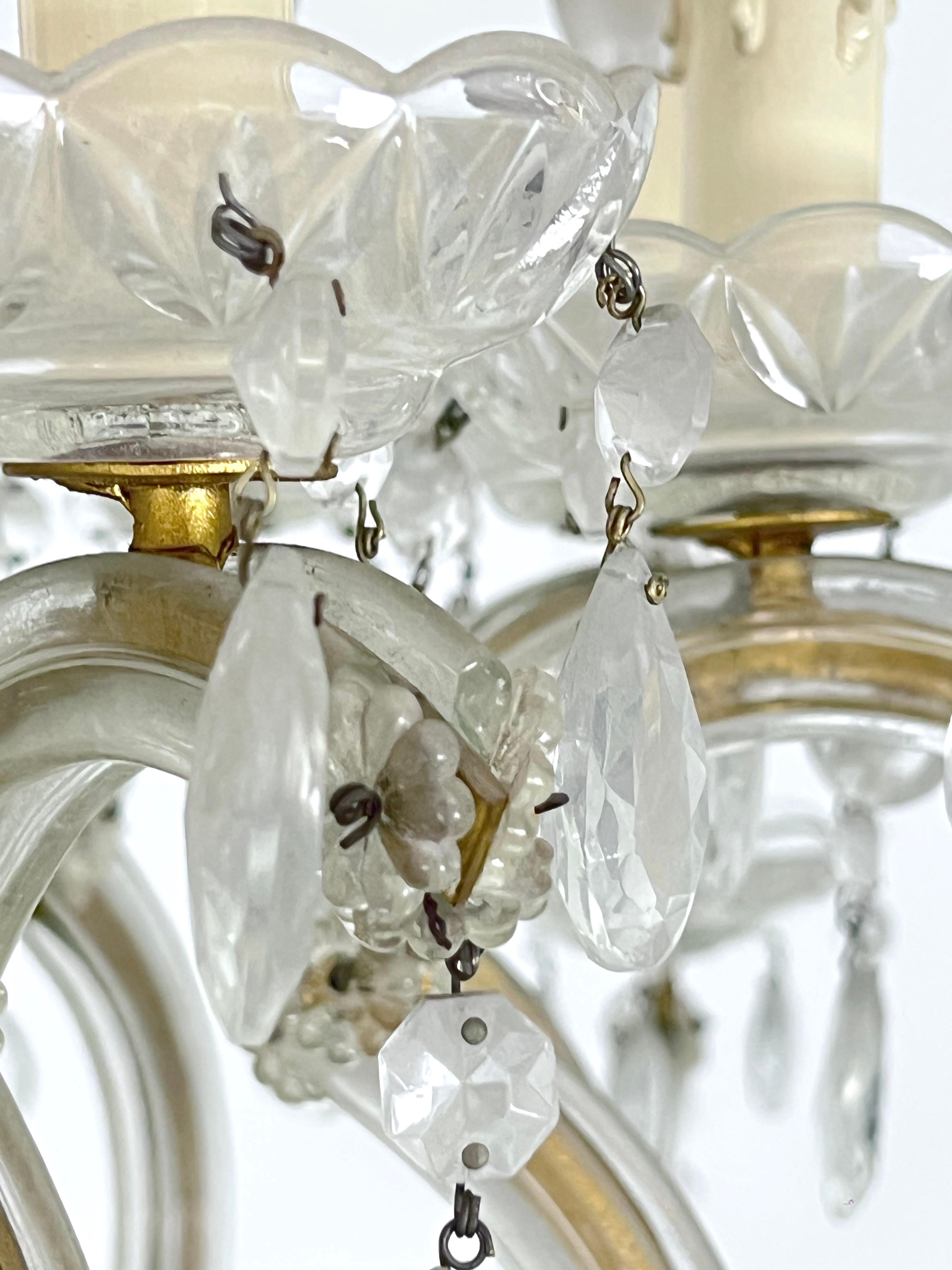 Mid-Century Maria Teresa crystal and brass large chandelier. Italy 1940s For Sale 4