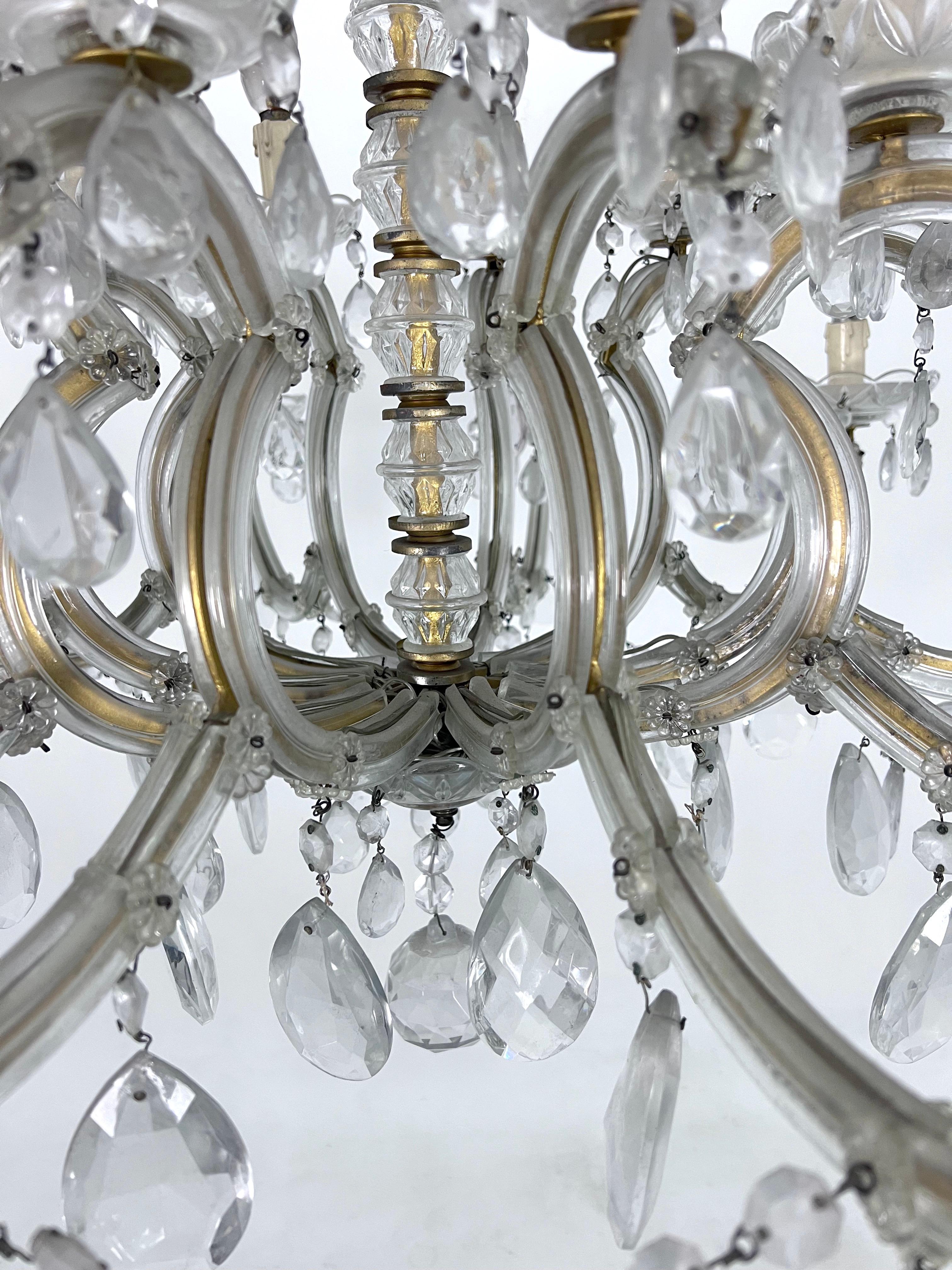 Mid-Century Maria Teresa crystal and brass large chandelier. Italy 1940s For Sale 6