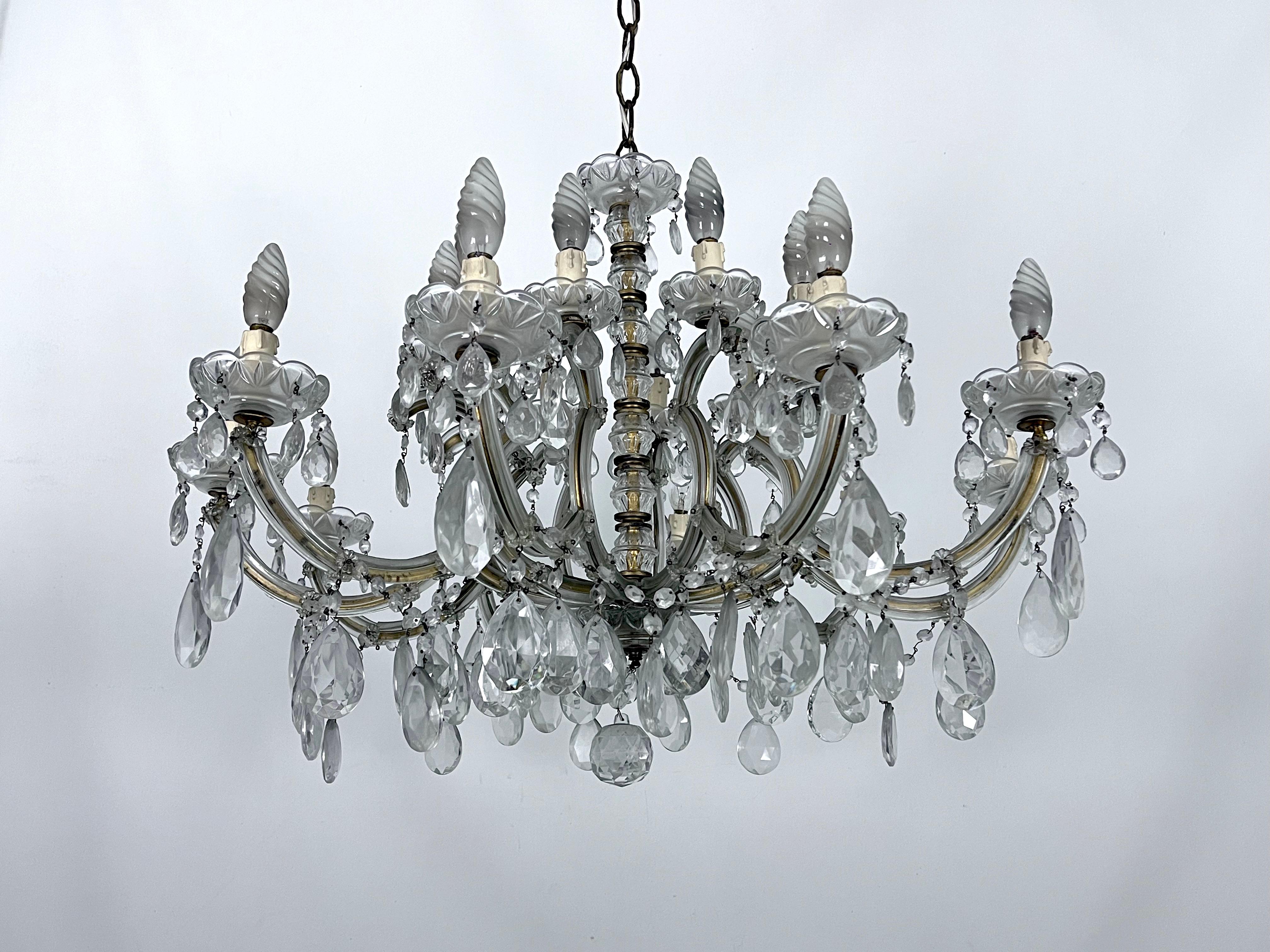 Good vintage condition with normal trace of age and use for this 20 lights Maria Teresa chandelier produced in Italy during the 40s. Made from metal and crystal. Full working with EU standard, adaptable on demand for USA standard. Height of fixture
