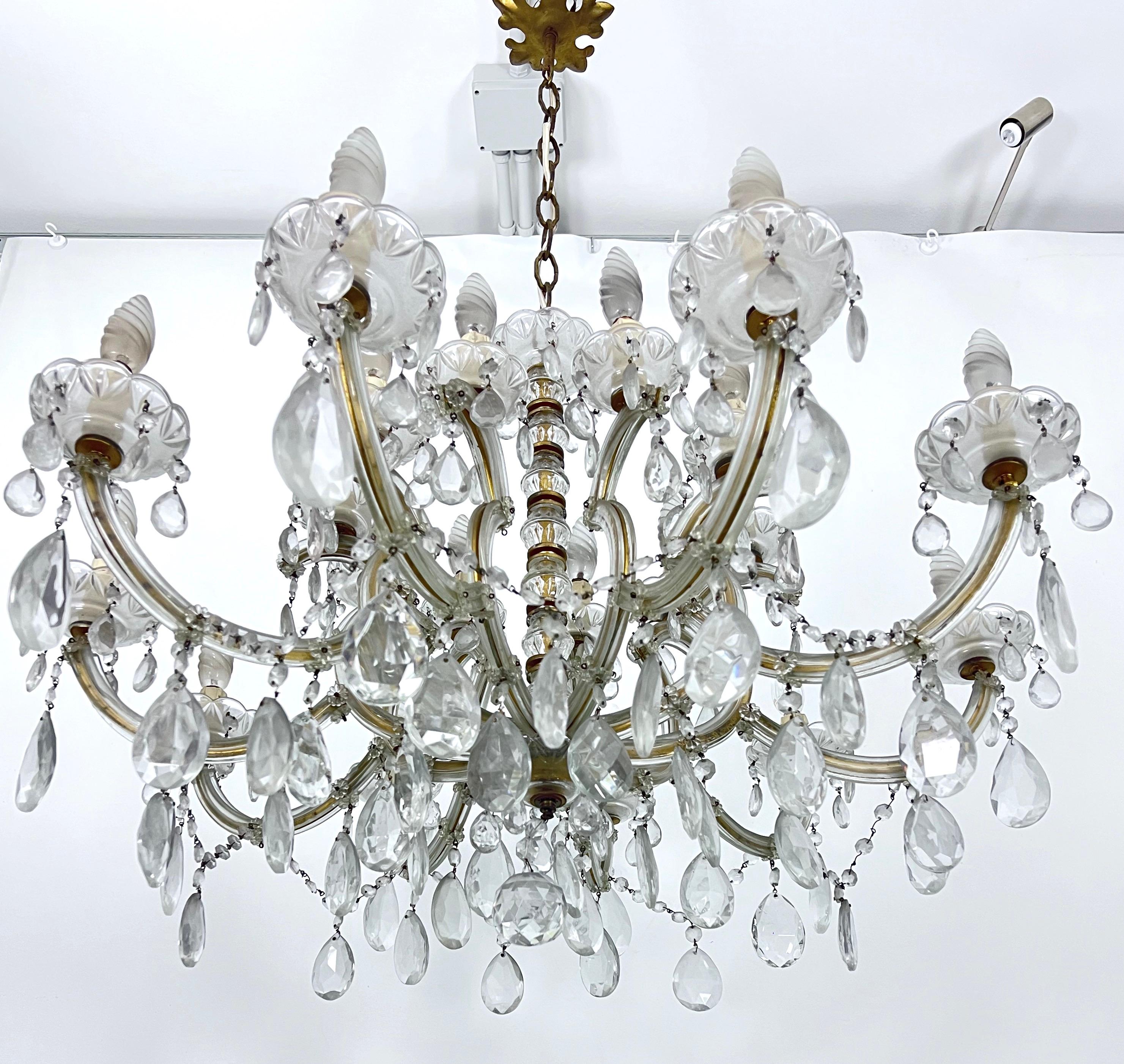 Italian Mid-Century Maria Teresa crystal and brass large chandelier. Italy 1940s For Sale