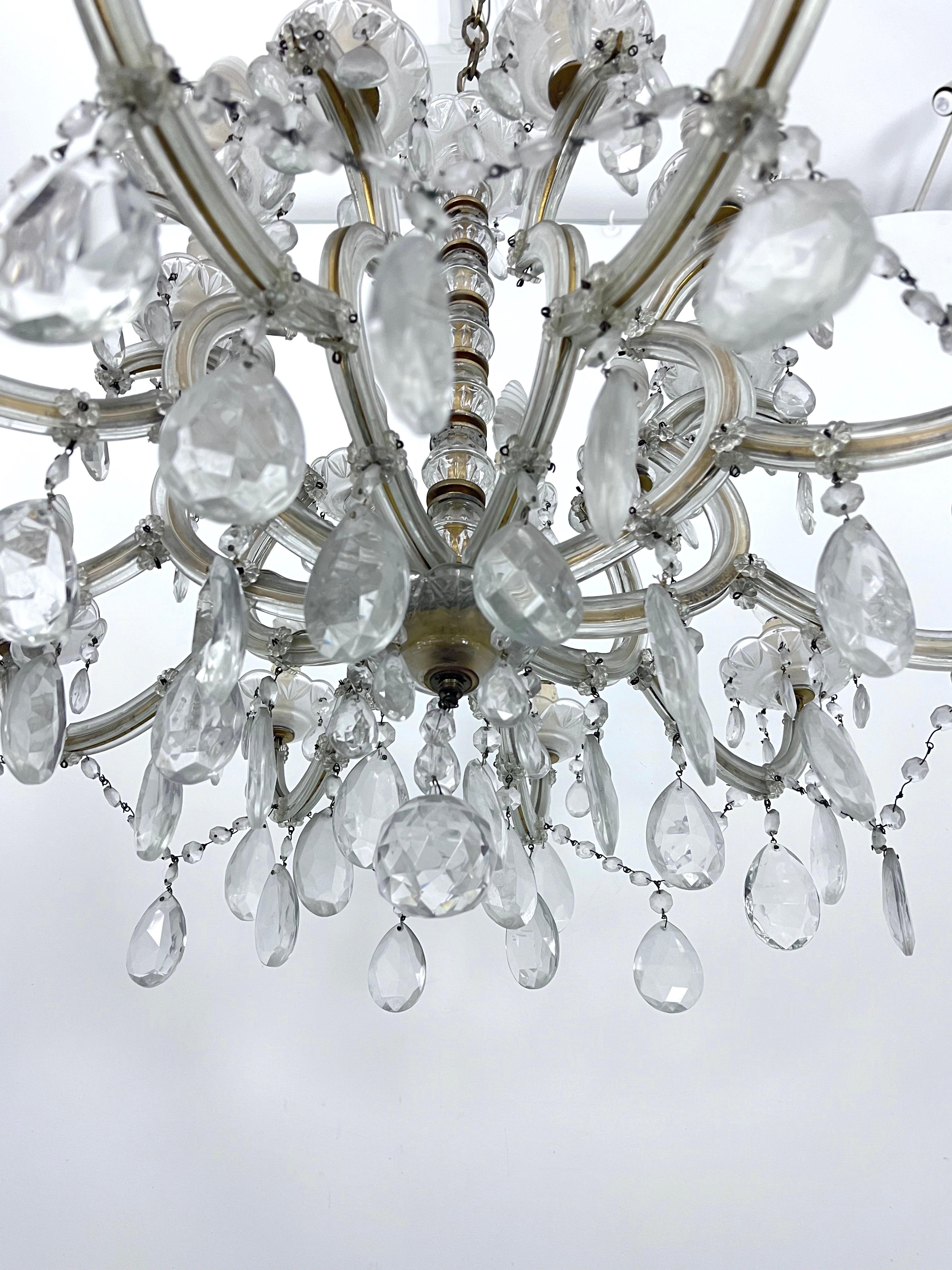 Mid-Century Maria Teresa crystal and brass large chandelier. Italy 1940s For Sale 1
