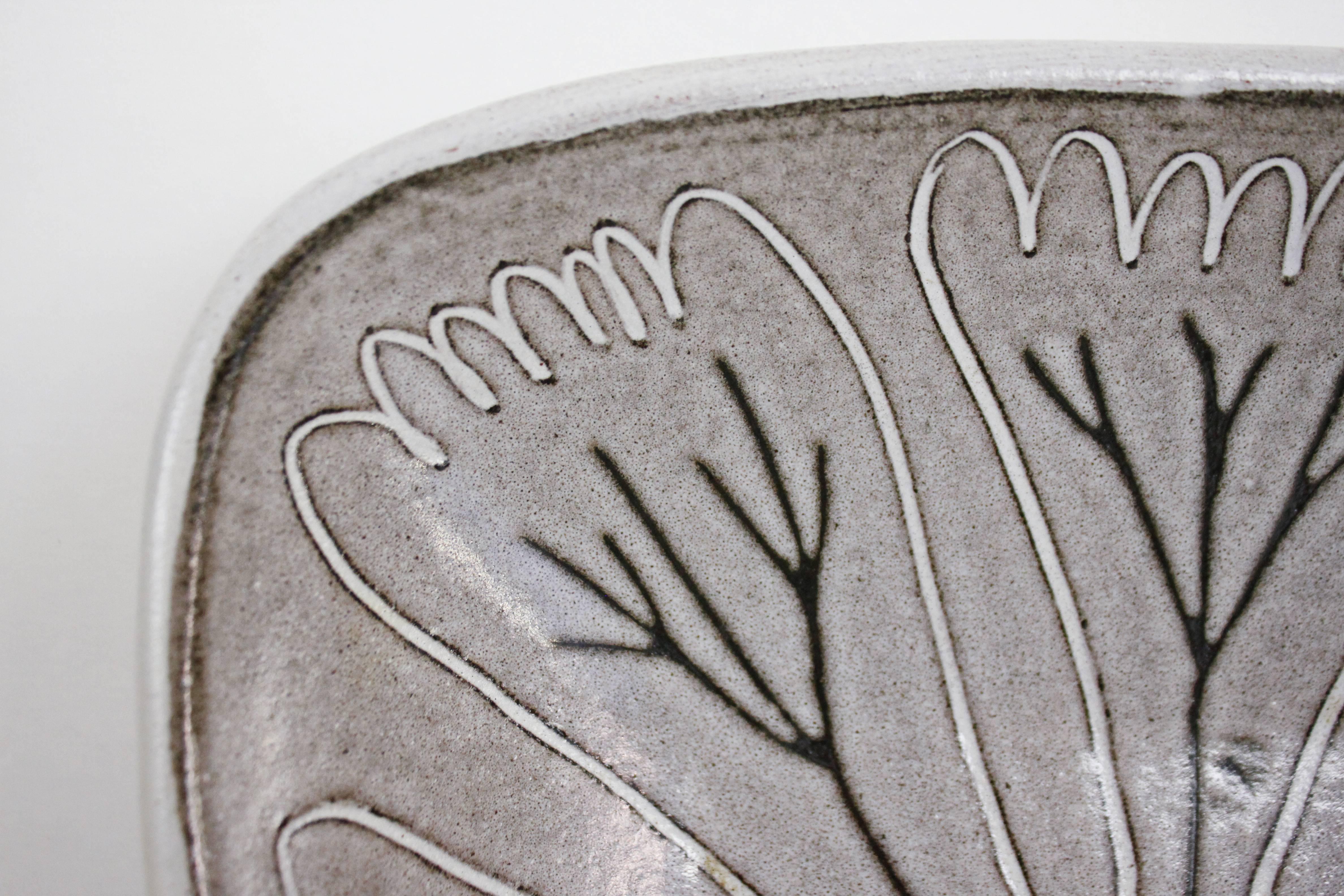 Mid-Century Modern Midcentury Marianne de Trey Pottery Leaf Dish For Sale