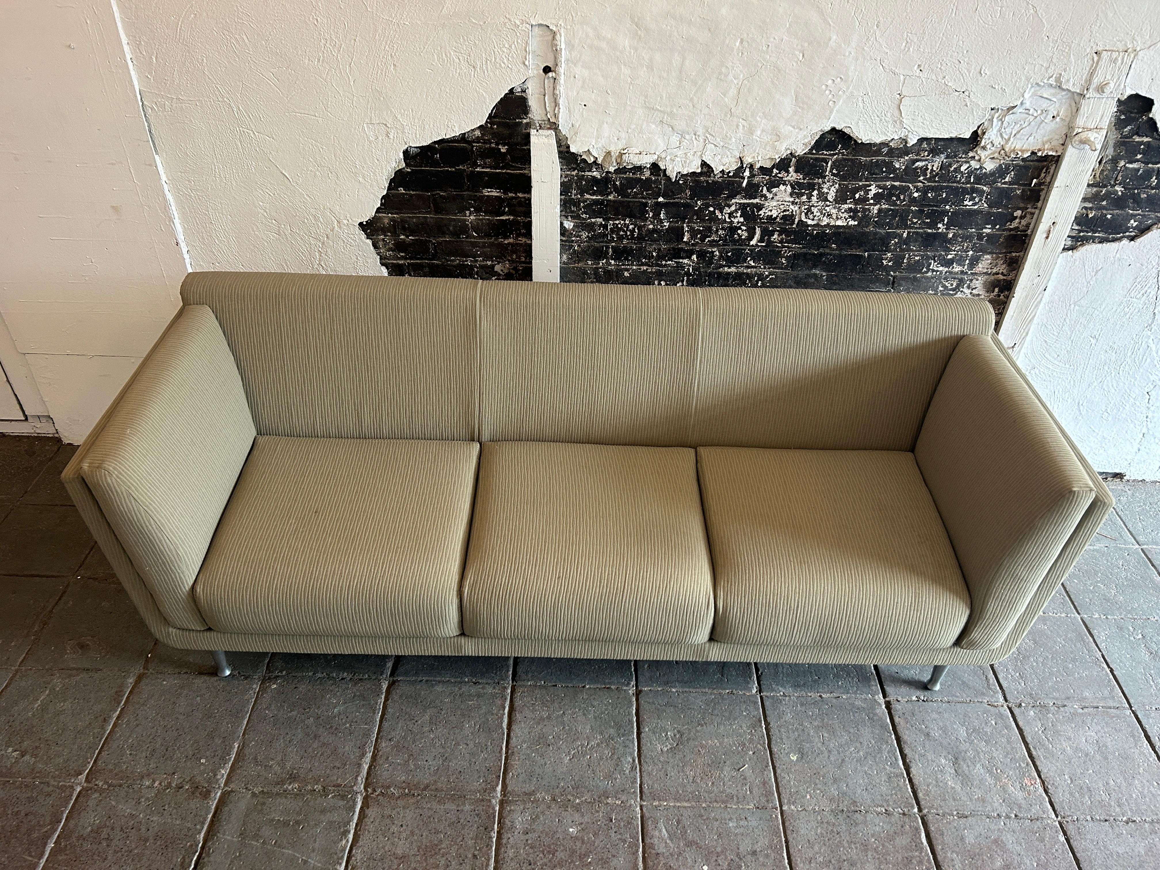 Mid Century Mark Goetz Dreisitziges Sofa für Herman Miller Sage Green (Moderne) im Angebot