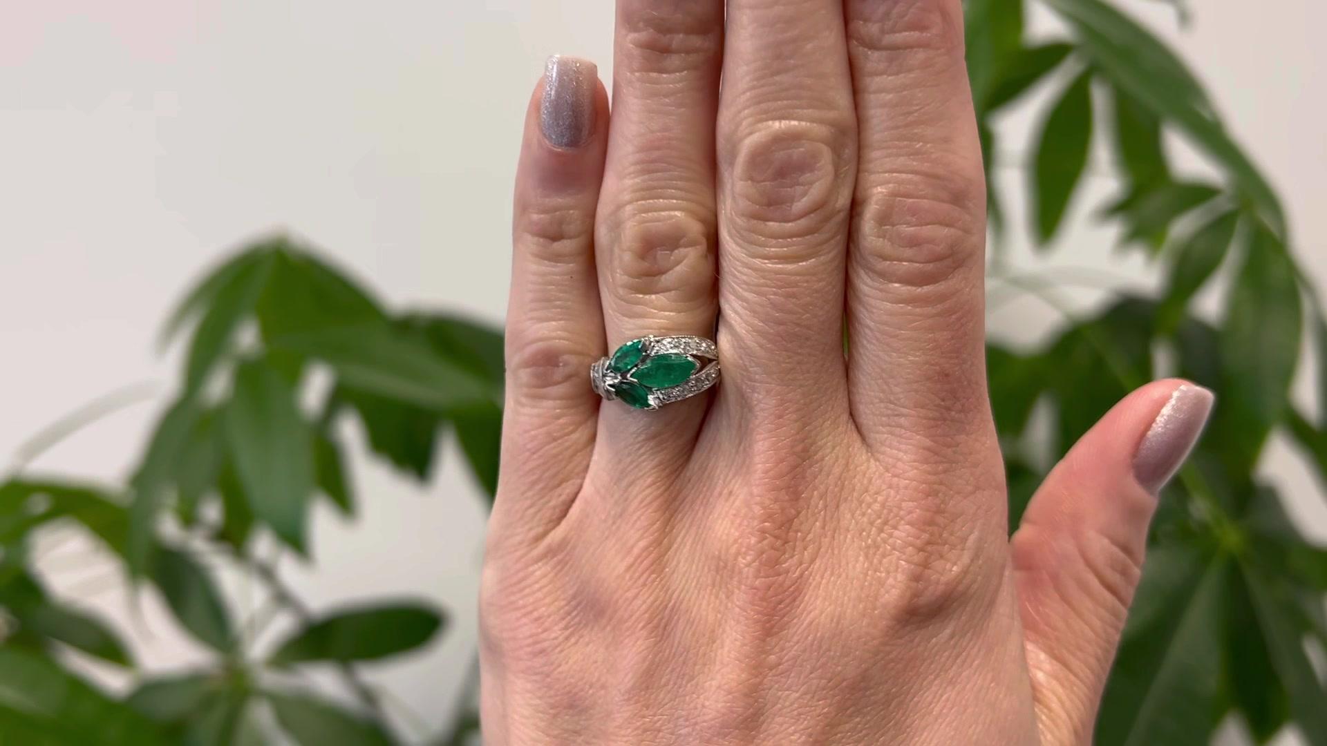 Platinring mit Smaragd und Diamant im Marquiseschliff aus der Jahrhundertmitte im Zustand „Gut“ in Beverly Hills, CA