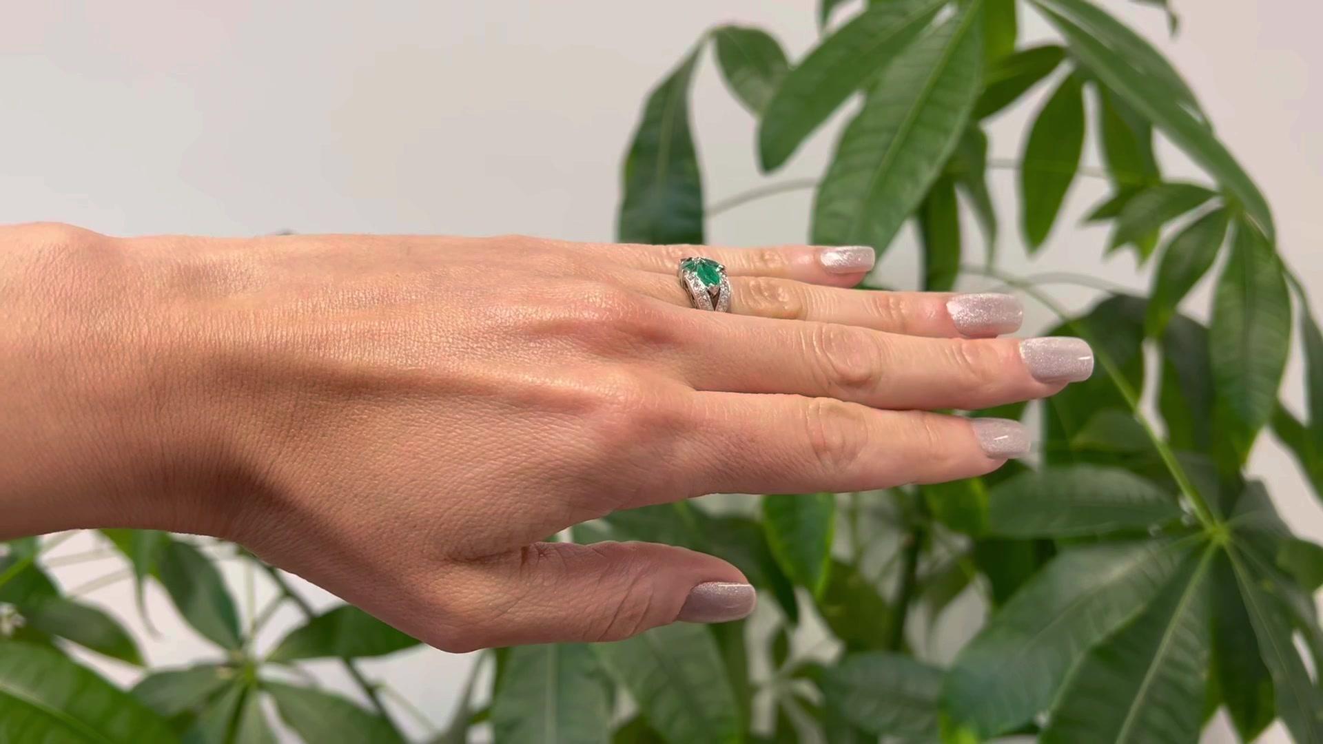 Platinring mit Smaragd und Diamant im Marquiseschliff aus der Jahrhundertmitte für Damen oder Herren