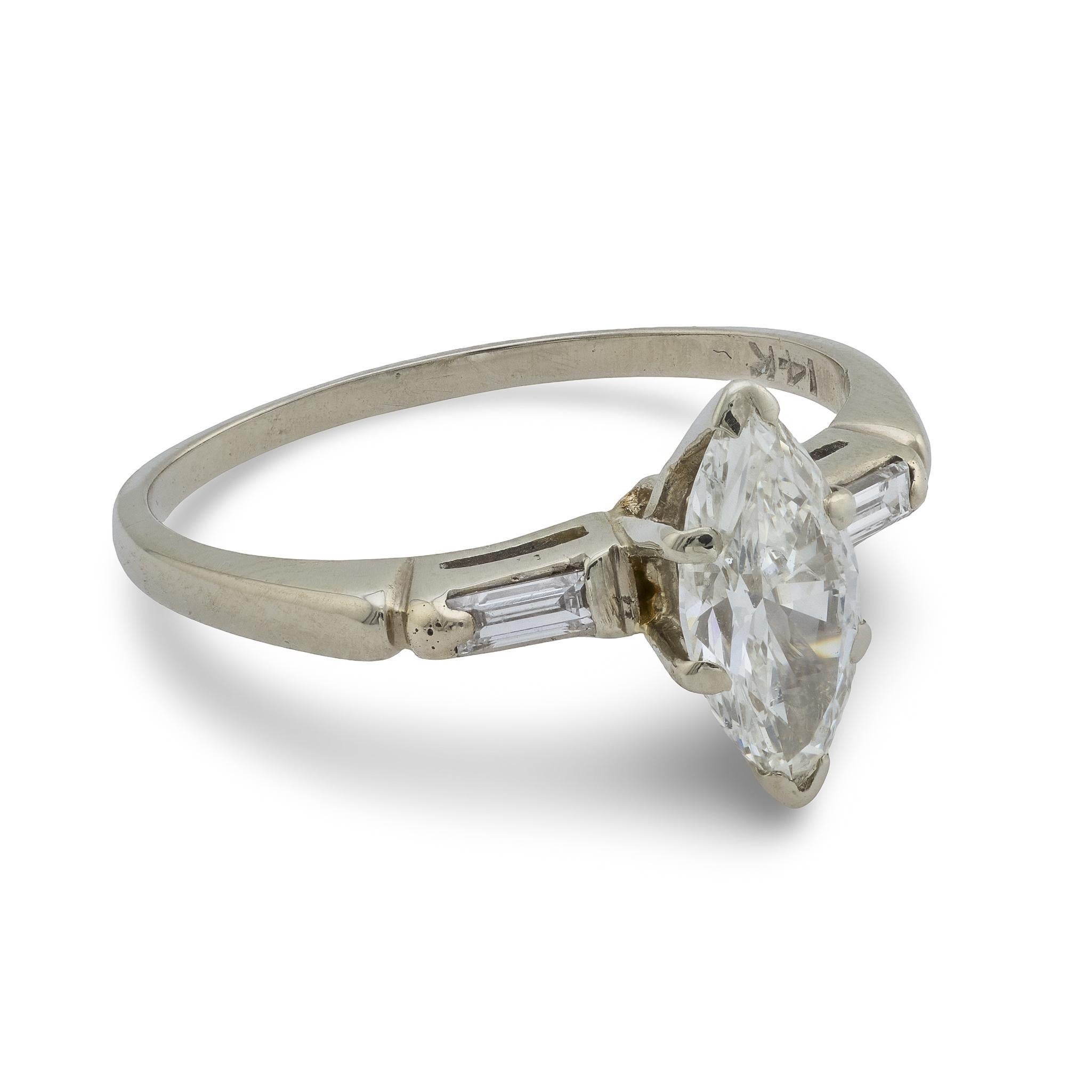 Bague de fiançailles en or blanc 14k avec diamant marquise de style Whiting en vente 1