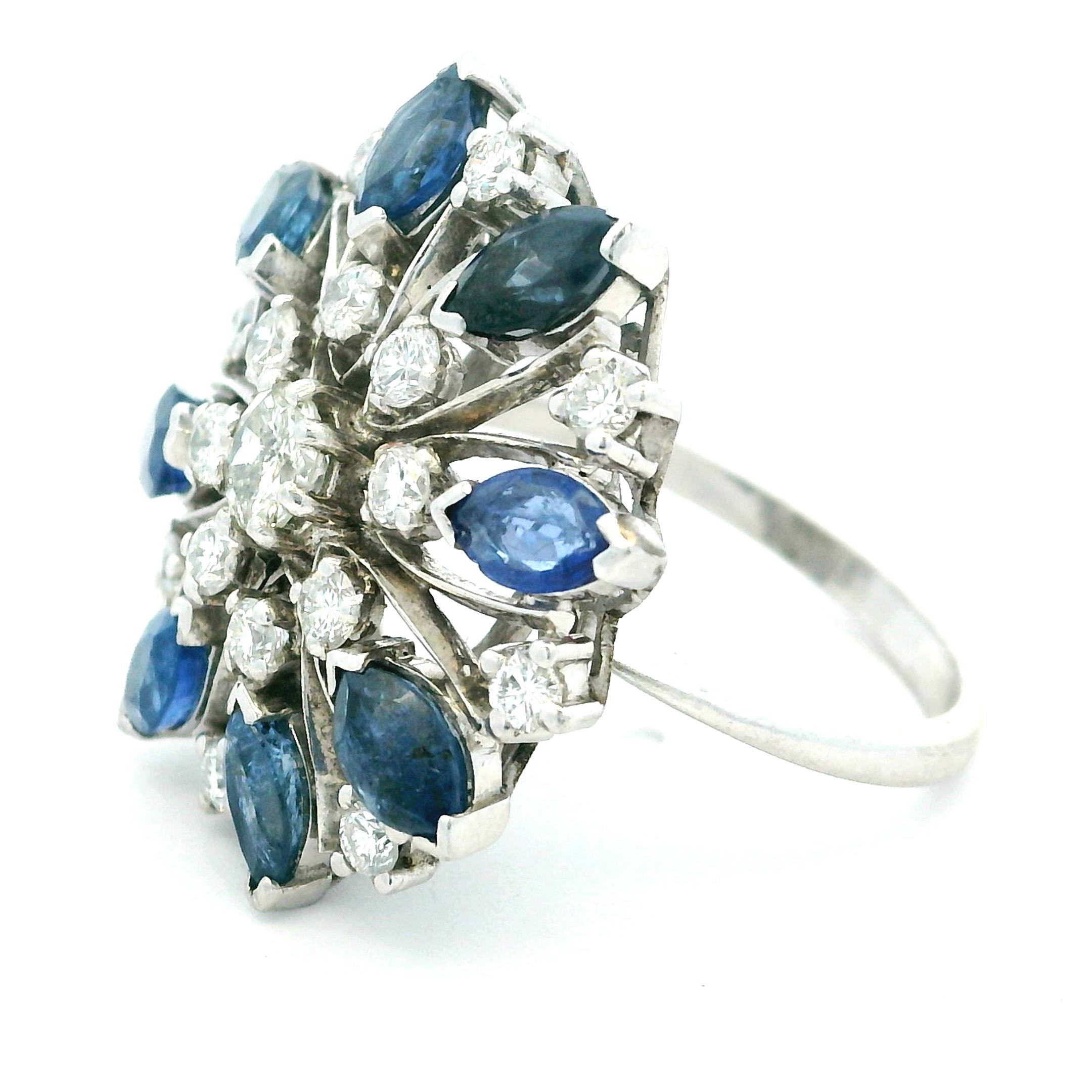 Anillo de cóctel de zafiro marquesa y diamantes de mediados de siglo en oro blanco de 18 quilates en venta 4