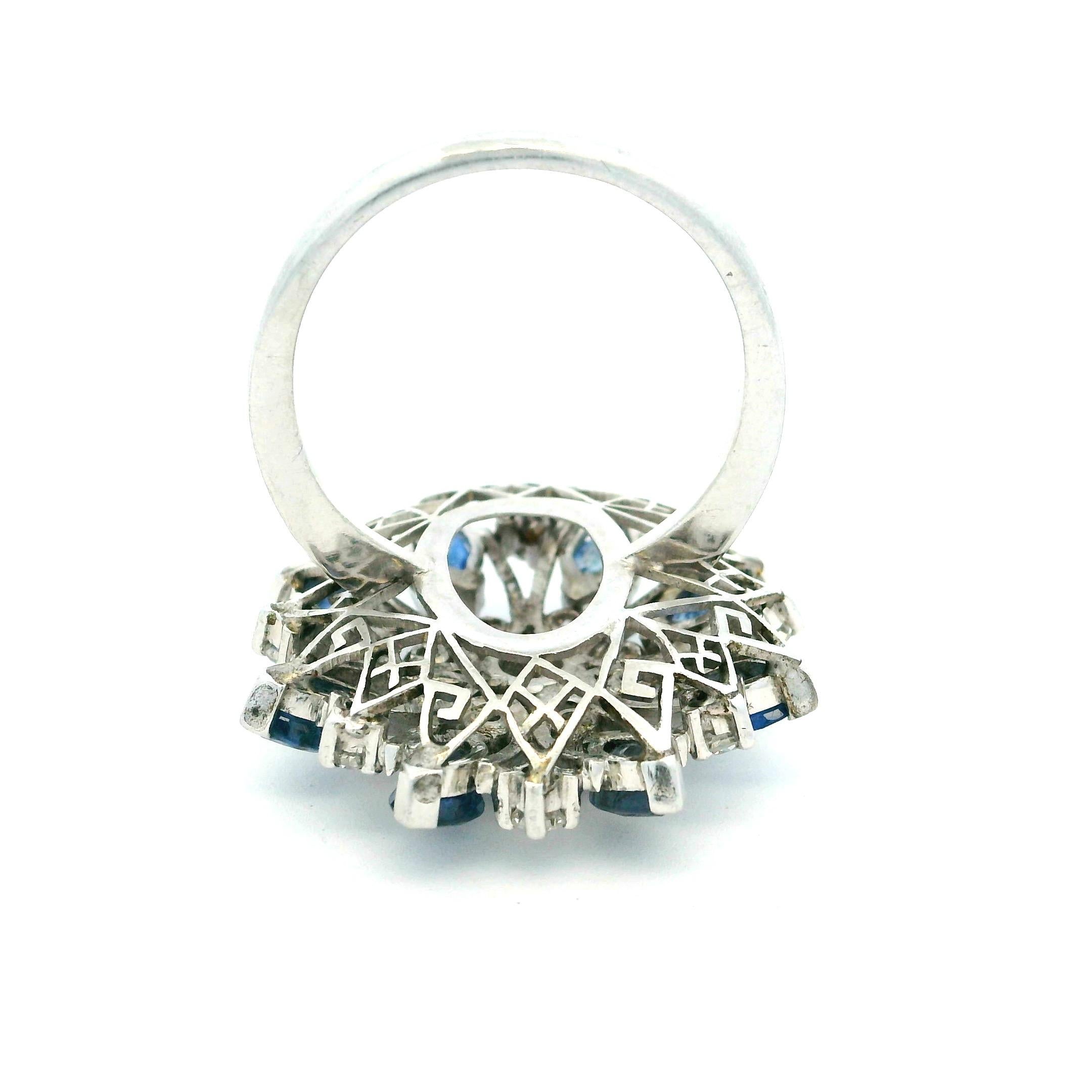 Anillo de cóctel de zafiro marquesa y diamantes de mediados de siglo en oro blanco de 18 quilates en venta 5