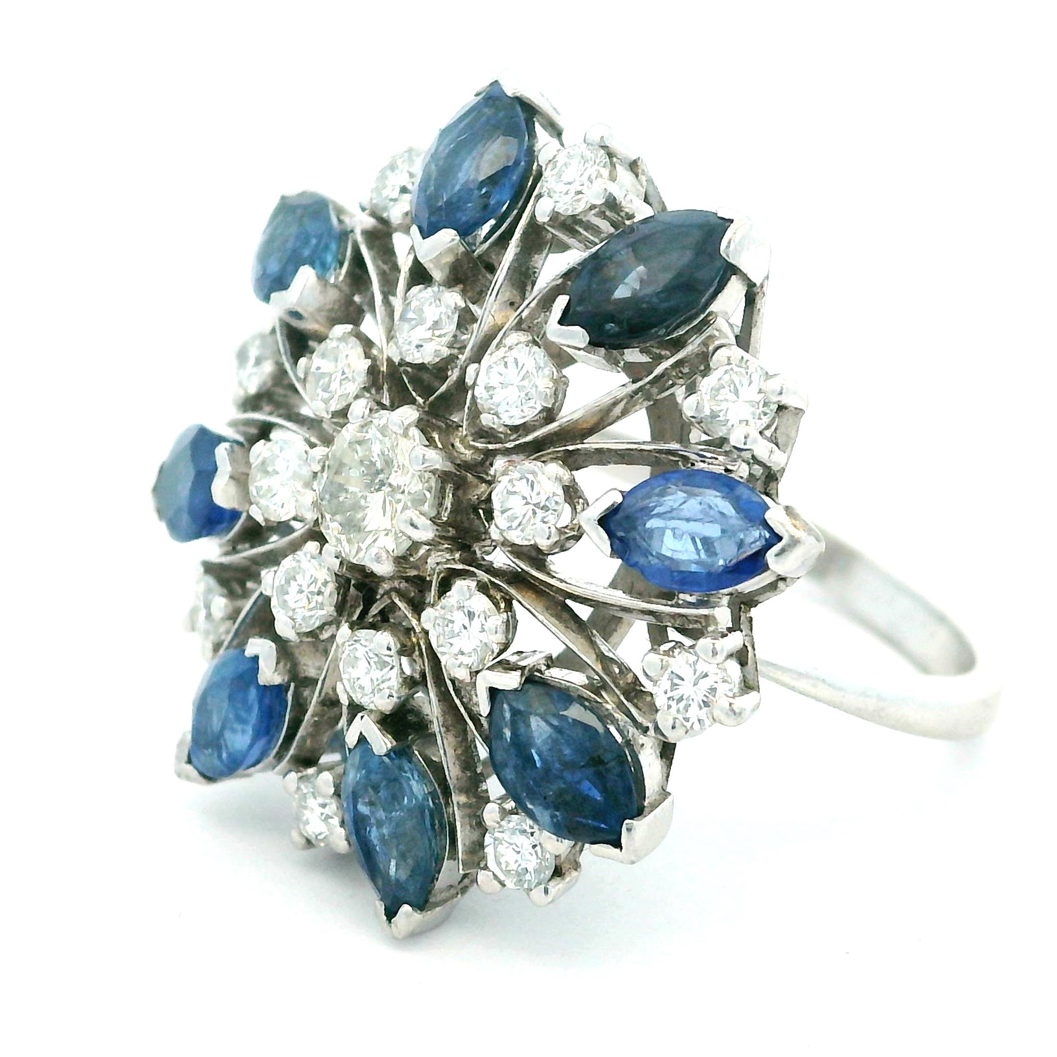 Anillo de cóctel de zafiro marquesa y diamantes de mediados de siglo en oro blanco de 18 quilates Retro en venta