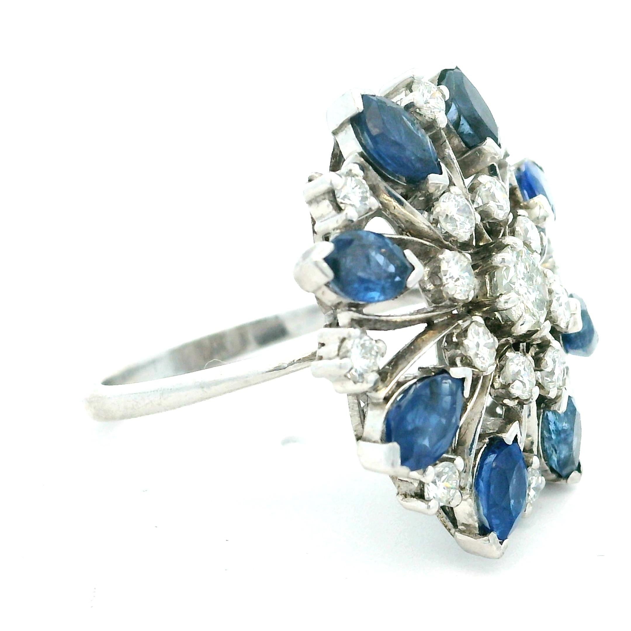 De las mujeres Anillo de cóctel de zafiro marquesa y diamantes de mediados de siglo en oro blanco de 18 quilates en venta