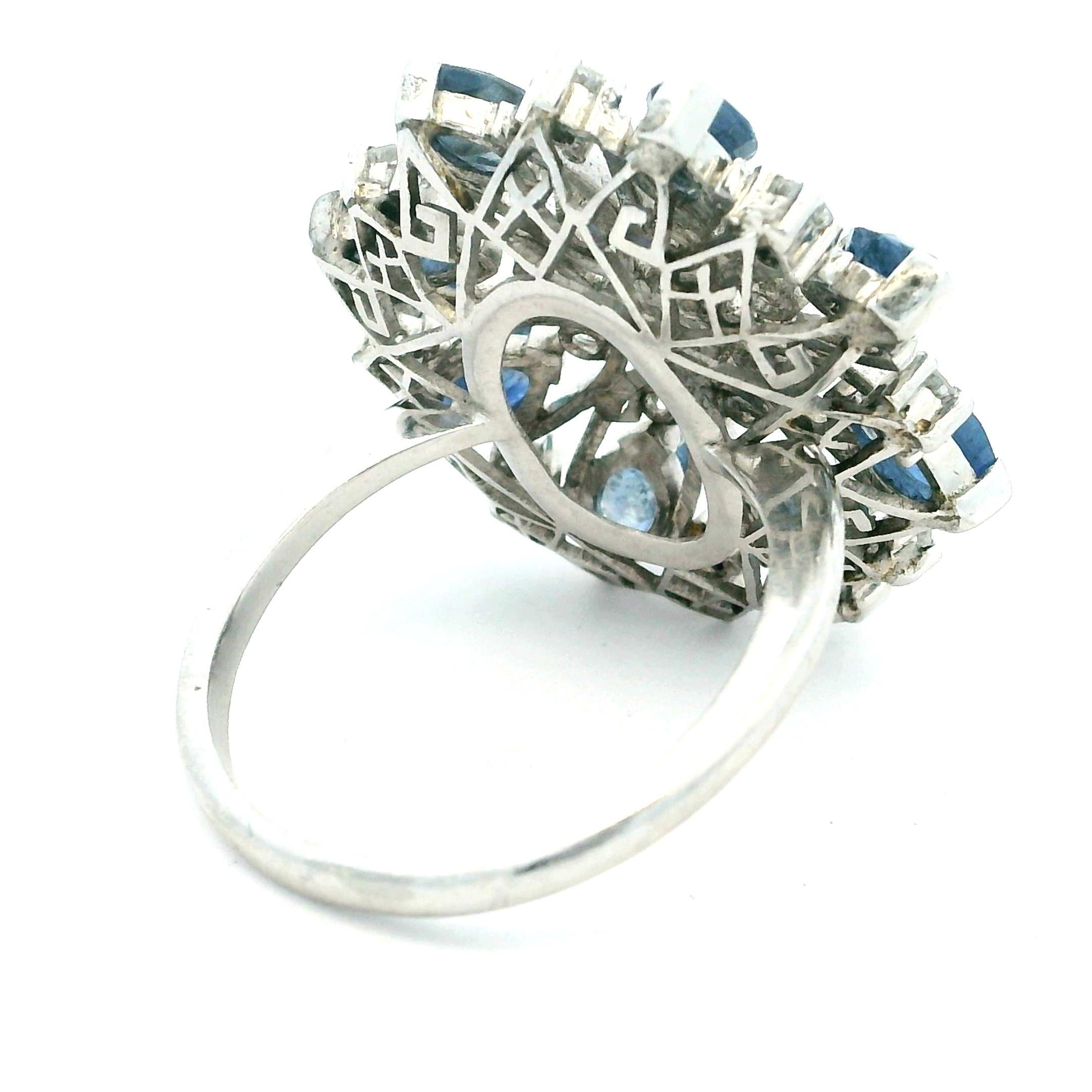 Anillo de cóctel de zafiro marquesa y diamantes de mediados de siglo en oro blanco de 18 quilates en venta 2