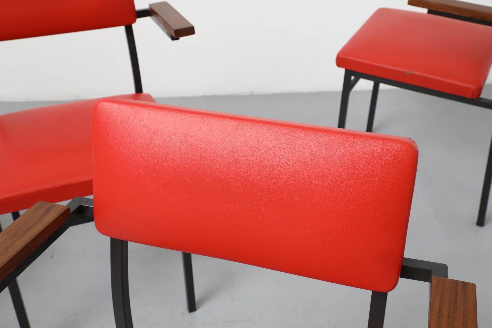 Poltrone in stile Martin Visser di metà secolo con tappezzeria originale in Skai rosso in vendita 7