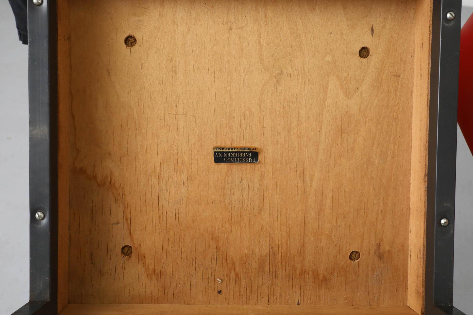 Poltrone in stile Martin Visser di metà secolo con tappezzeria originale in Skai rosso in vendita 11