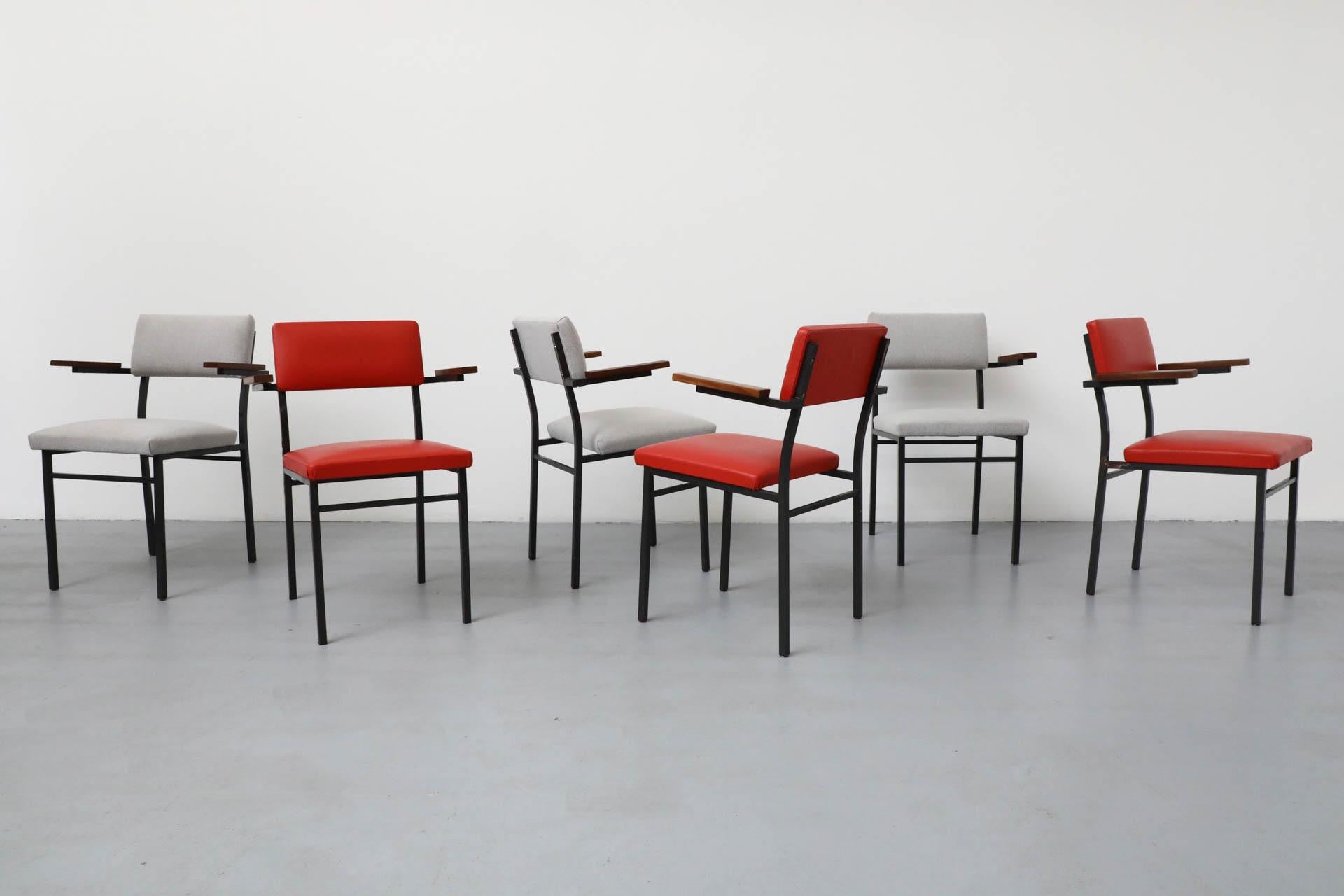 Poltrone in stile Martin Visser di metà secolo con tappezzeria originale in Skai rosso in vendita 12