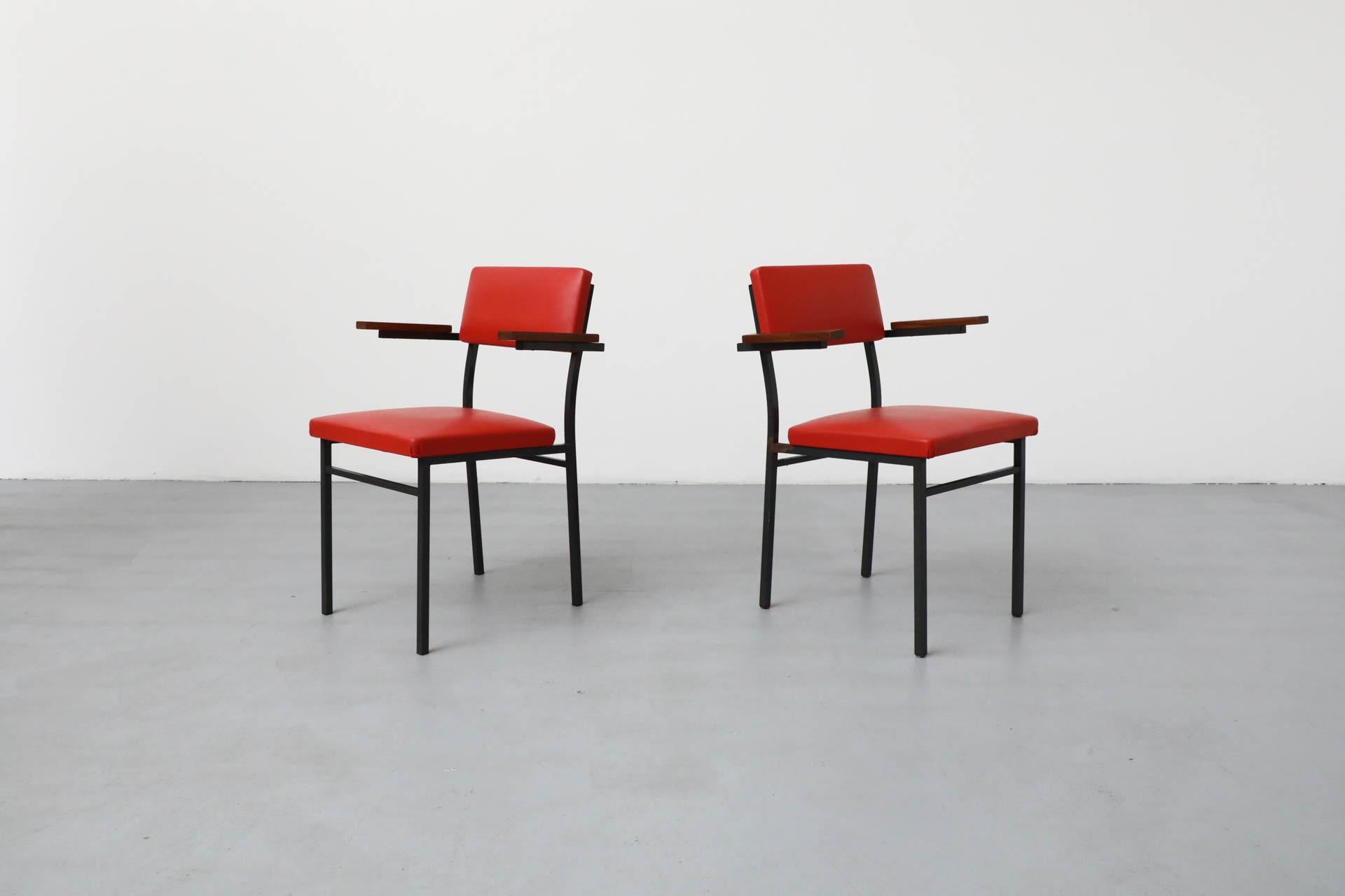 Smaltato Poltrone in stile Martin Visser di metà secolo con tappezzeria originale in Skai rosso in vendita