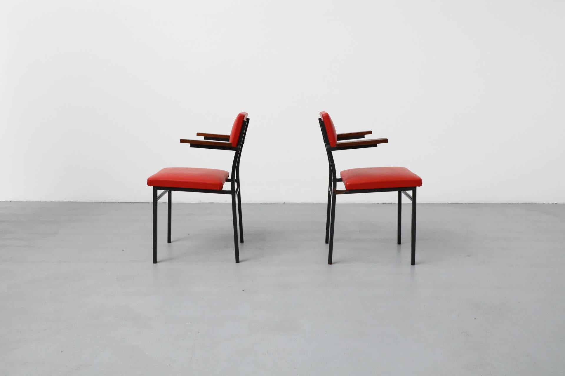 Poltrone in stile Martin Visser di metà secolo con tappezzeria originale in Skai rosso In condizioni buone in vendita a Los Angeles, CA