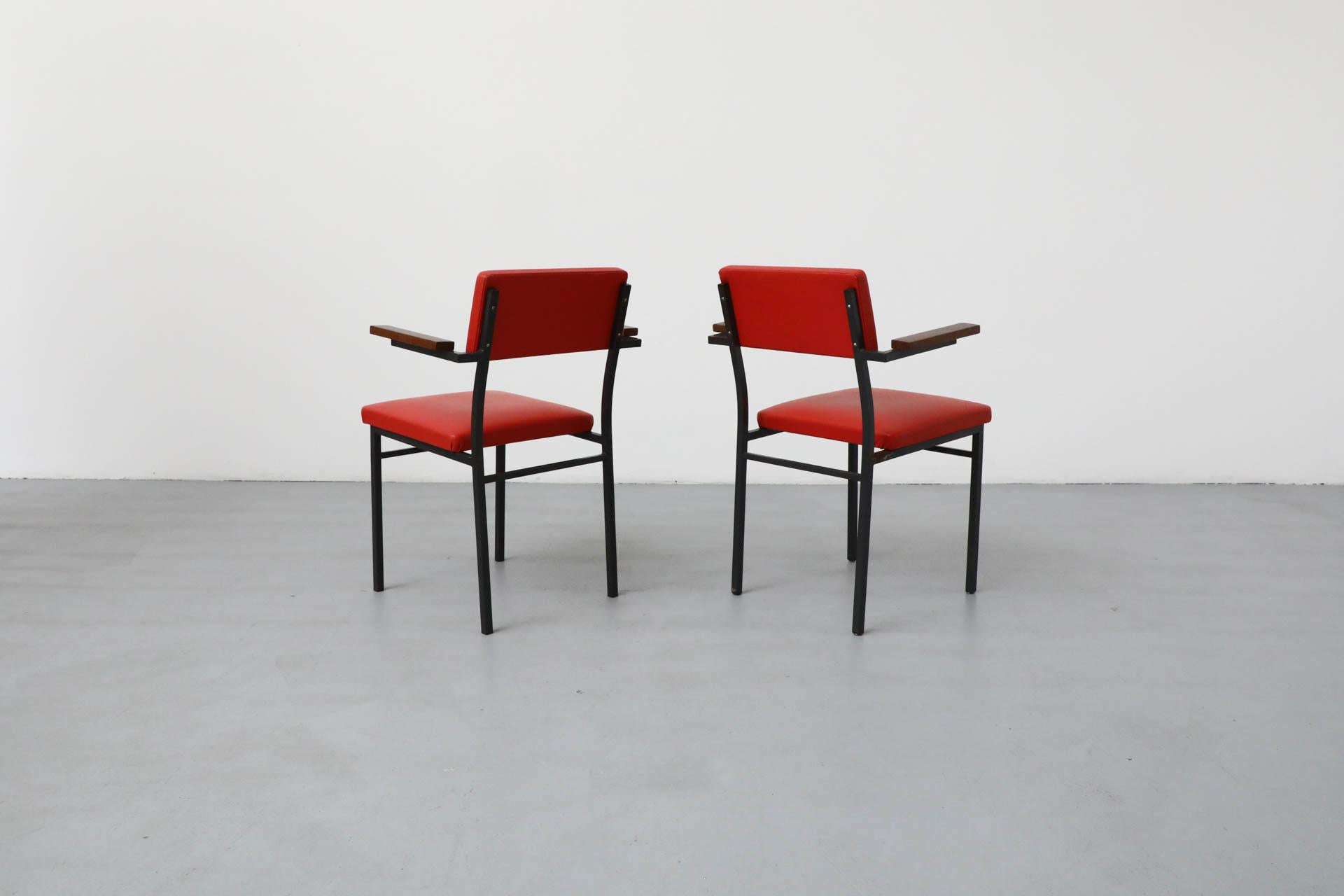 XX secolo Poltrone in stile Martin Visser di metà secolo con tappezzeria originale in Skai rosso in vendita