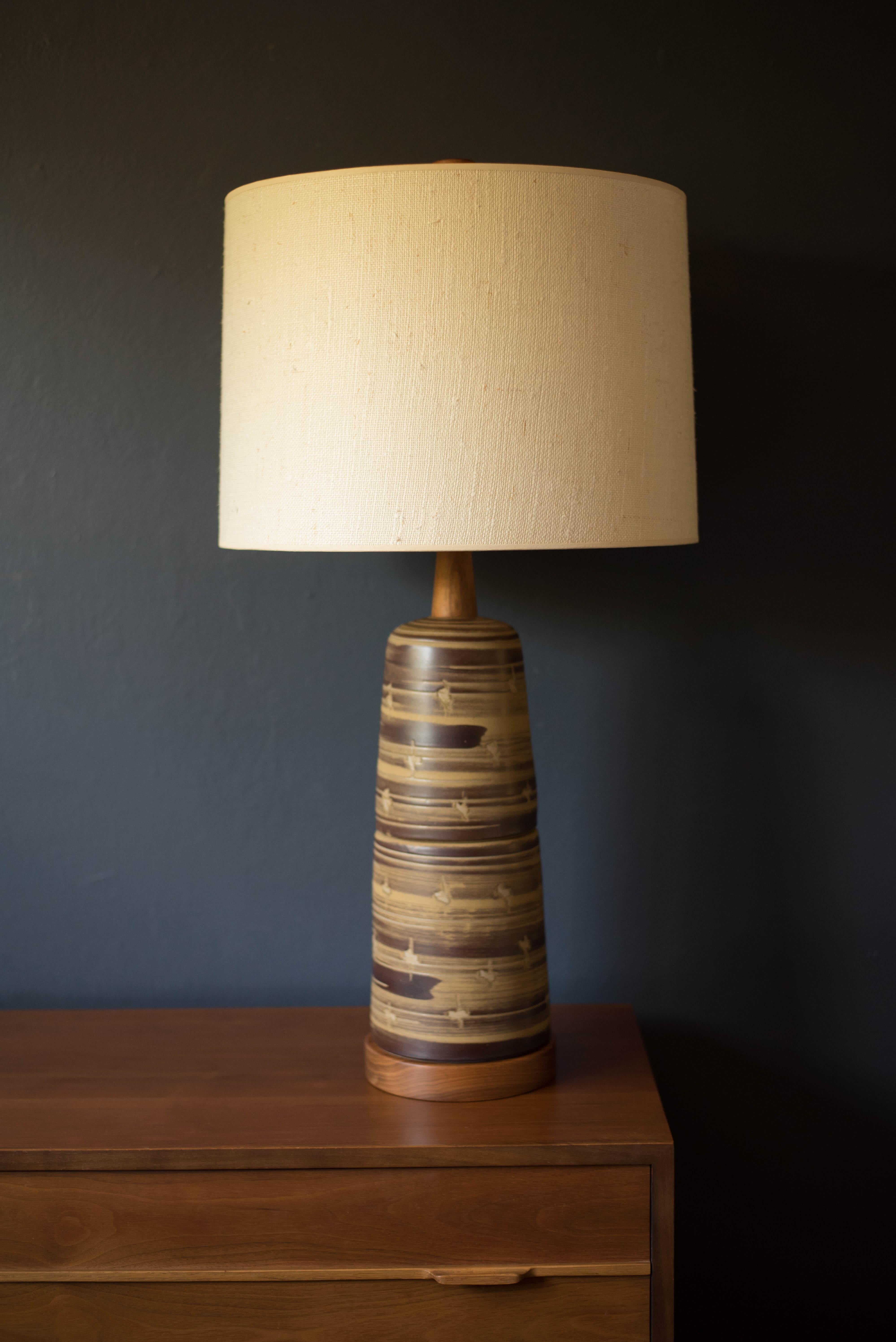 Vintage stoneware ceramic pottery lamp designed by Gordon and Jane Martz for Marshall Studios Inc., Veedersburg, Indiana. This piece features a matte tan and dark brown brushed glaze with decorative incising. This piece is handthrown with two