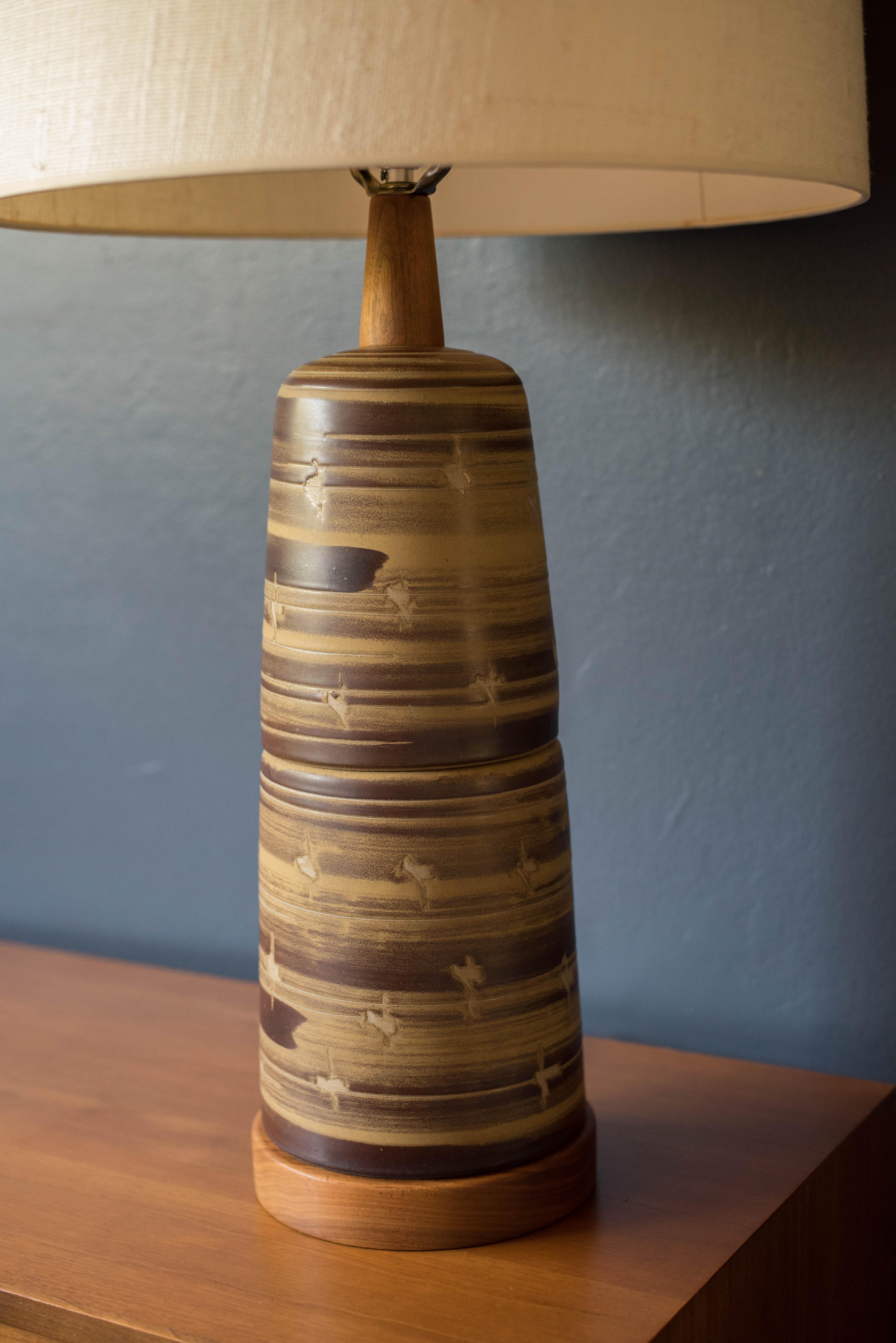 Américain Lampe de poterie en céramique de grès Martz du milieu du siècle dernier pour Marshall Studios en vente