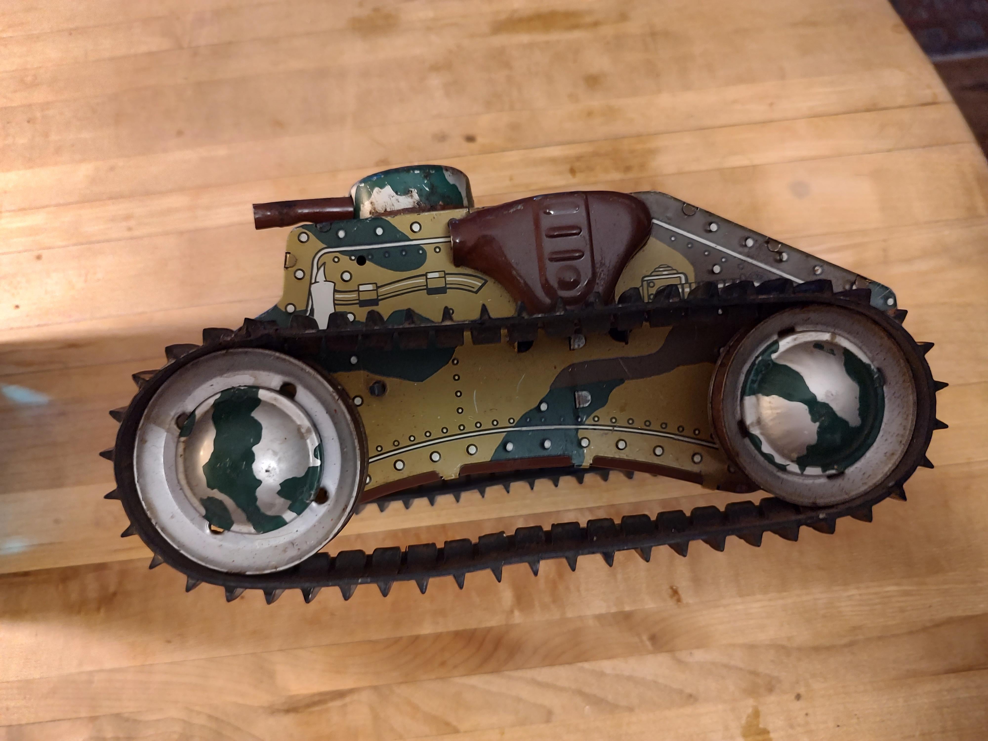 American Mid Century Marx Tin Litho Windup WWII Tank