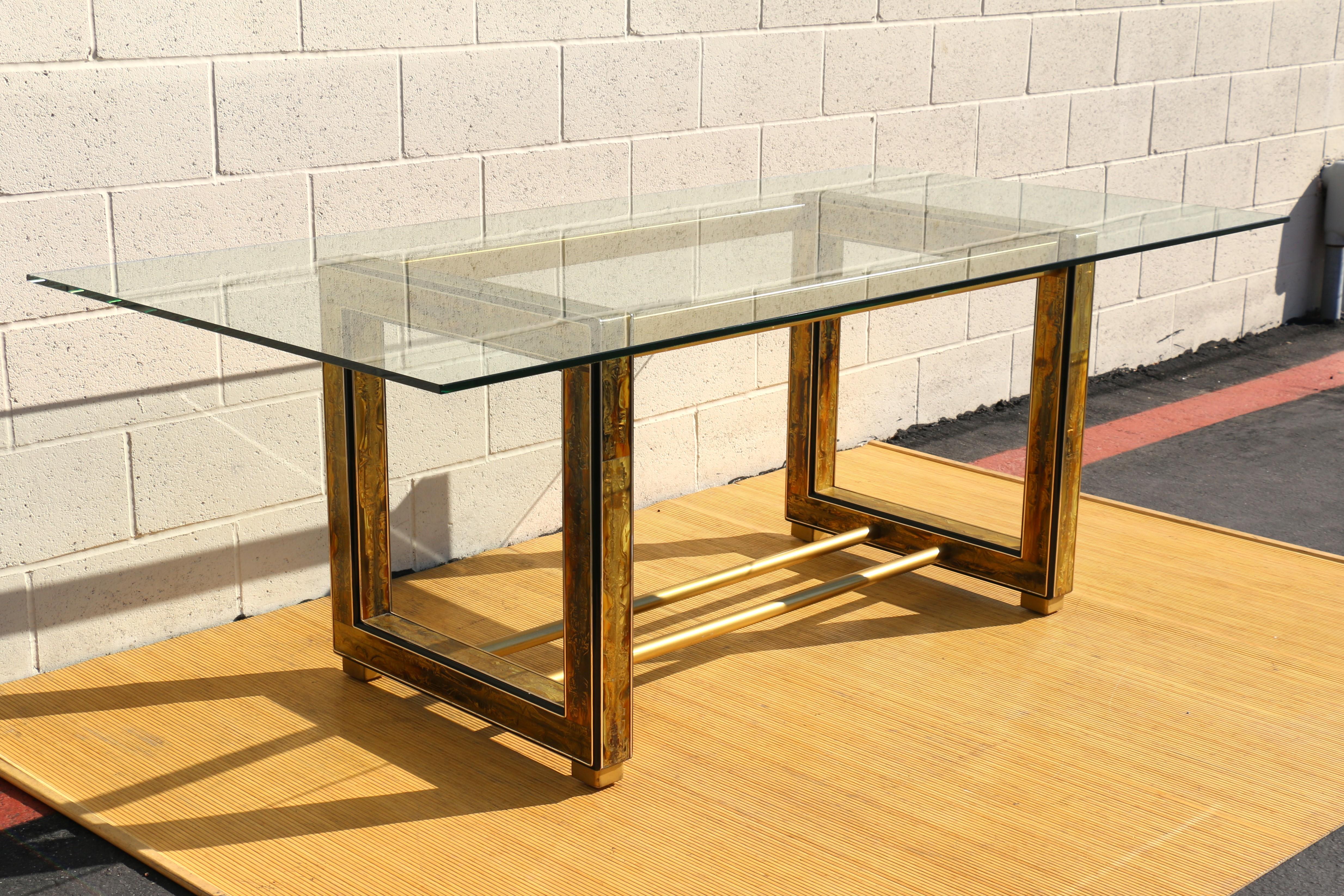 Américain Table de salle à manger en laiton Mastercrafters by Bernhard Rohne, années 1970 en vente