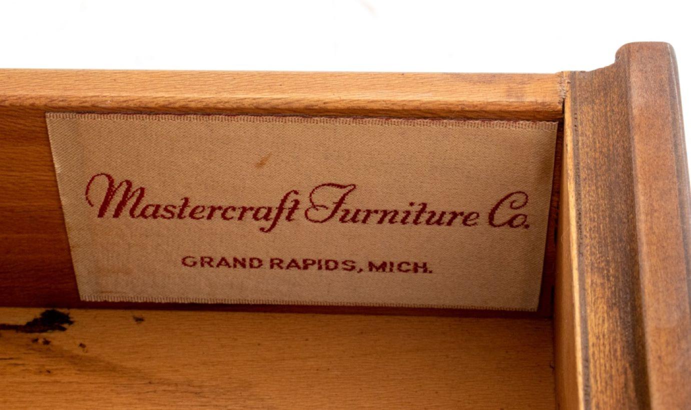 Table de lampe en bois Mastercraft du milieu du siècle en vente 3