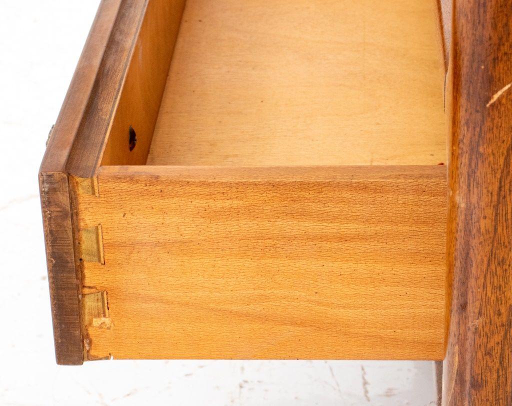 Laiton Table de lampe en bois Mastercraft du milieu du siècle en vente