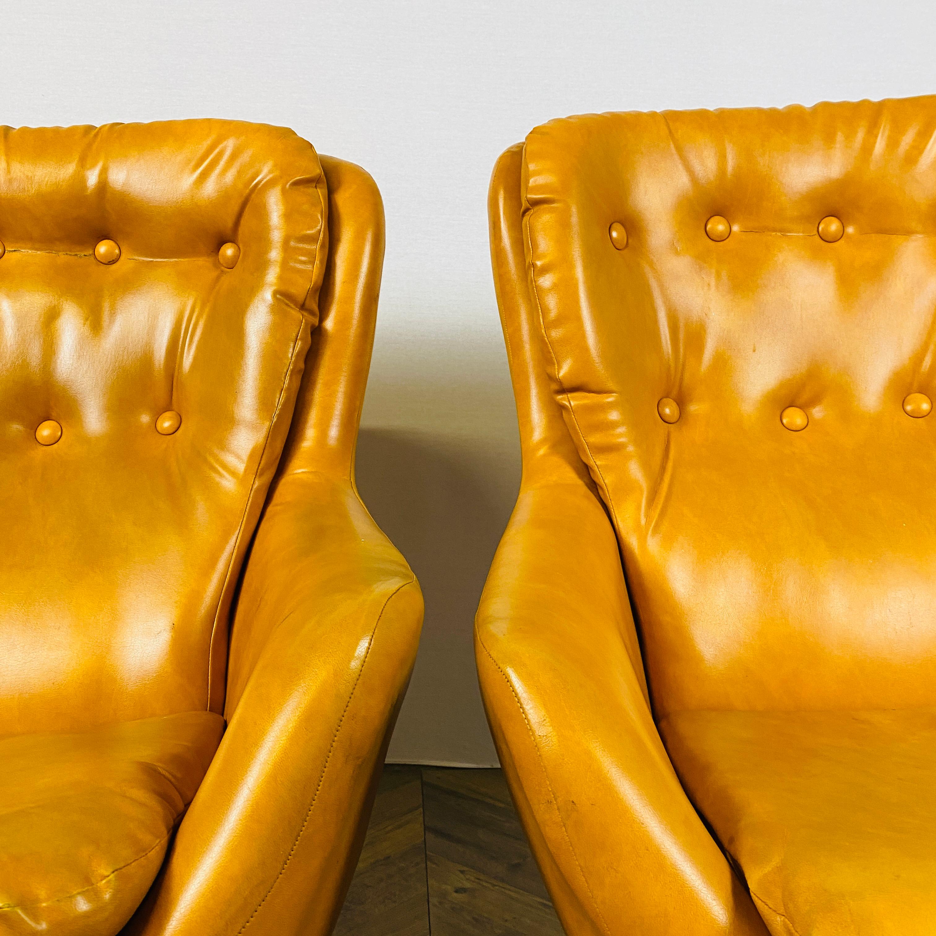 Mid Century Matching Tan Vinyl Sofa + 2 Swivel Egg Chairs, 1970s In Good Condition In Ely, GB