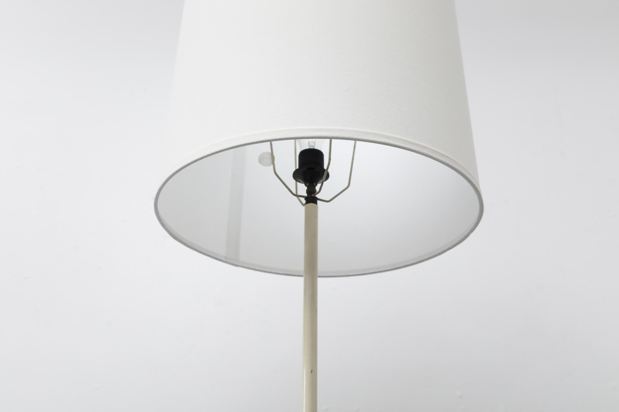 Mid-Century White Mategot Style Floor Lamp w/ Black Tripod Base & Linen Shade In Good Condition For Sale In Los Angeles, CA